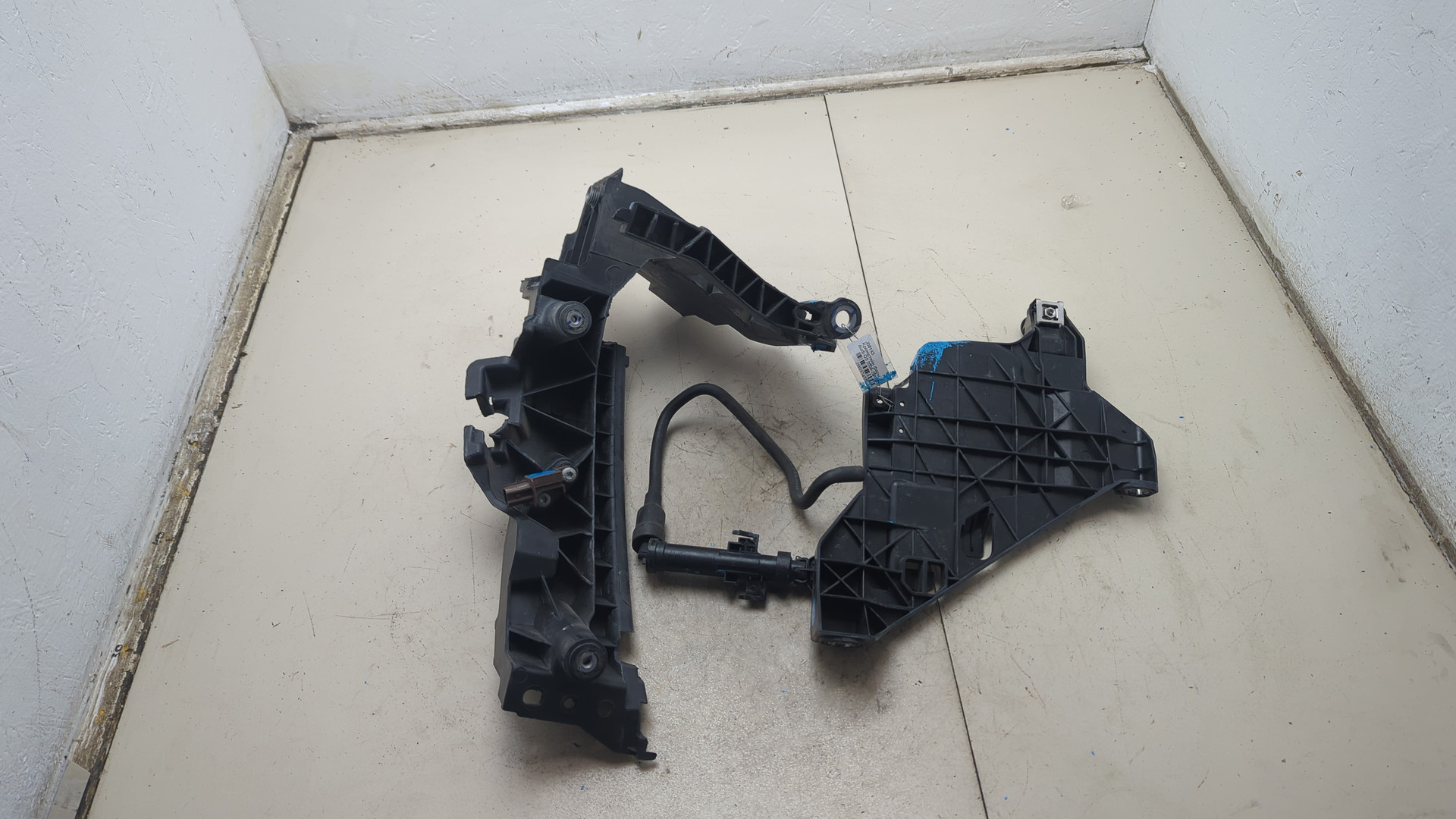 Кронштейн фар правый