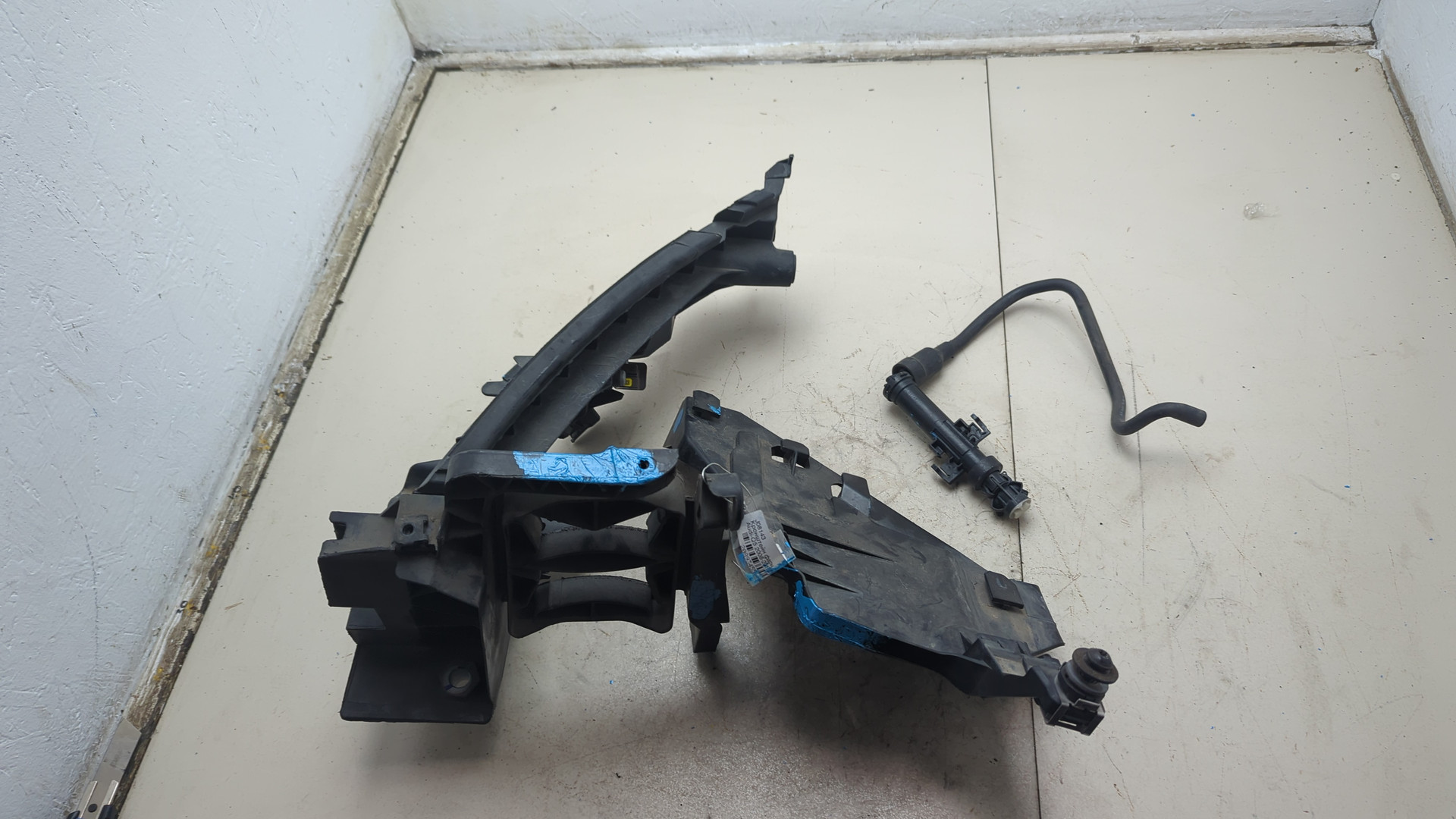 Кронштейн фар правый