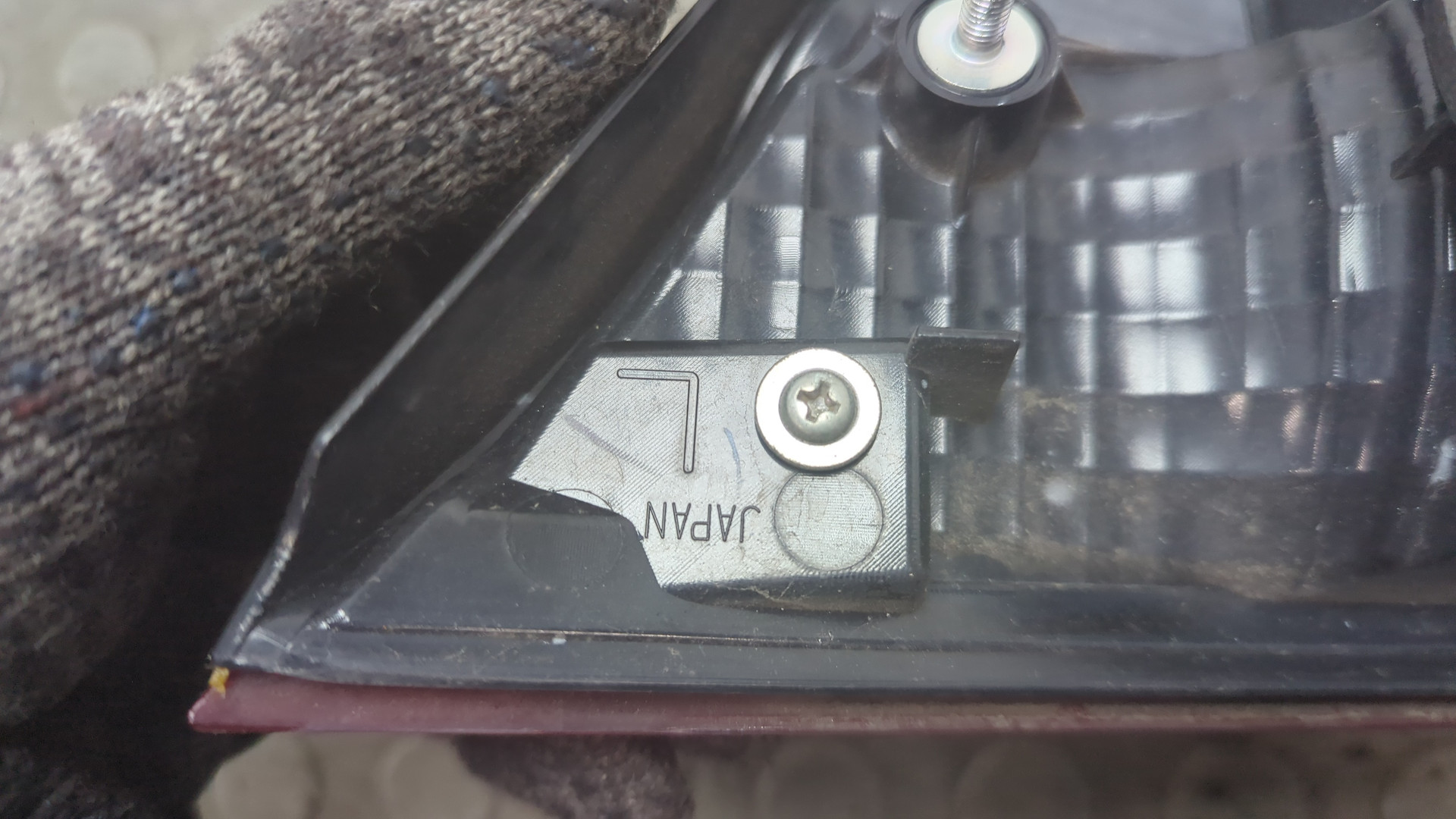 Фонарь задний внутренний левый