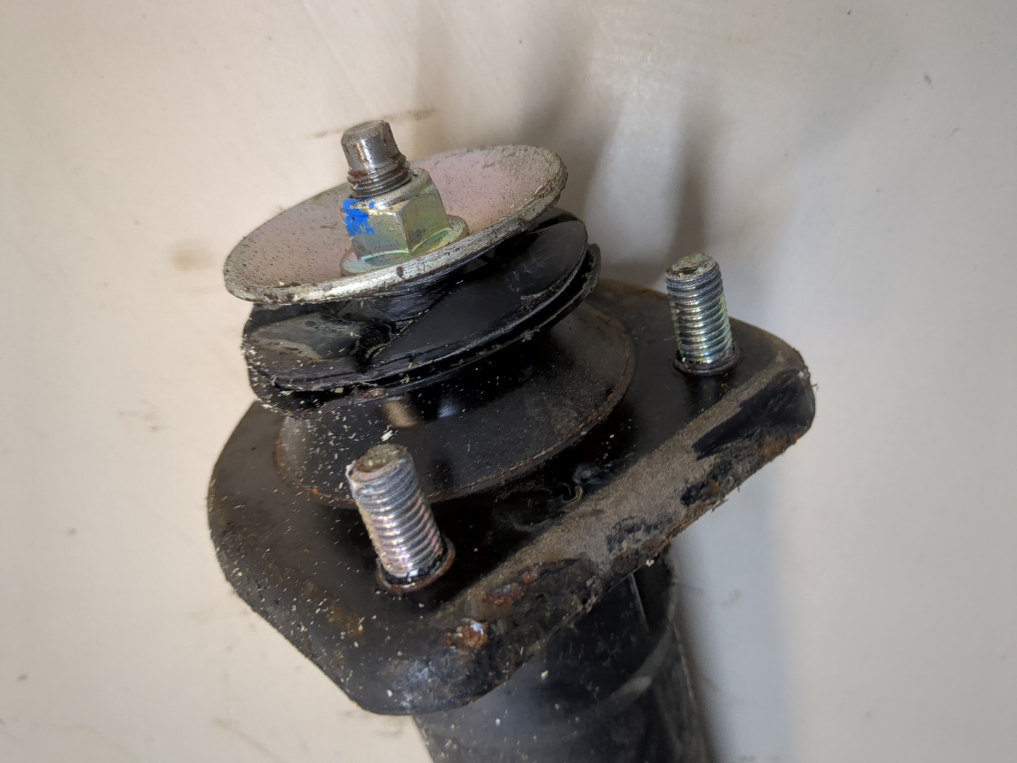 Амортизатор задний (стойка)