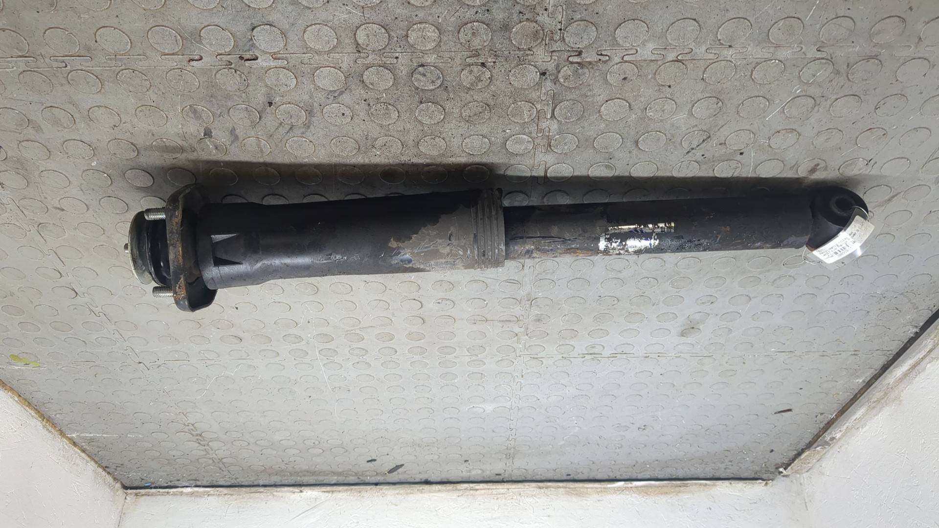 Амортизатор задний (стойка)