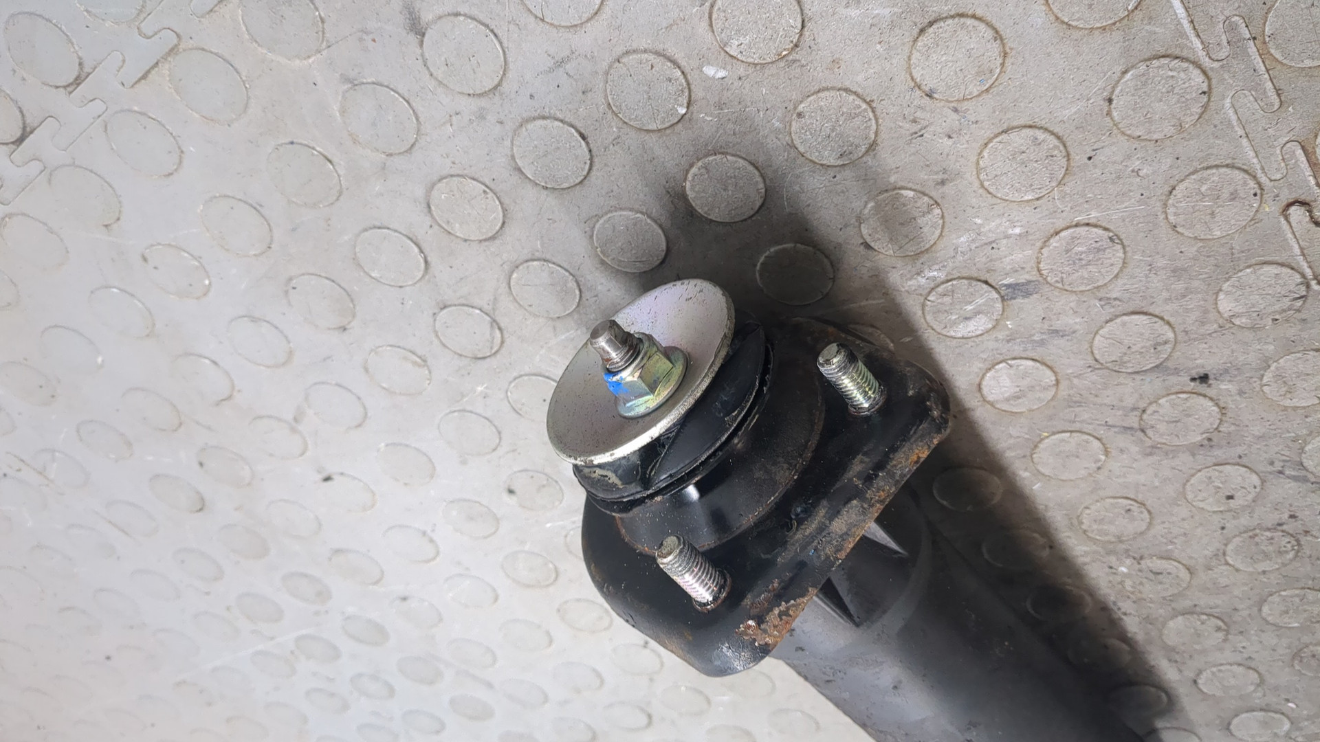 Амортизатор задний (стойка)