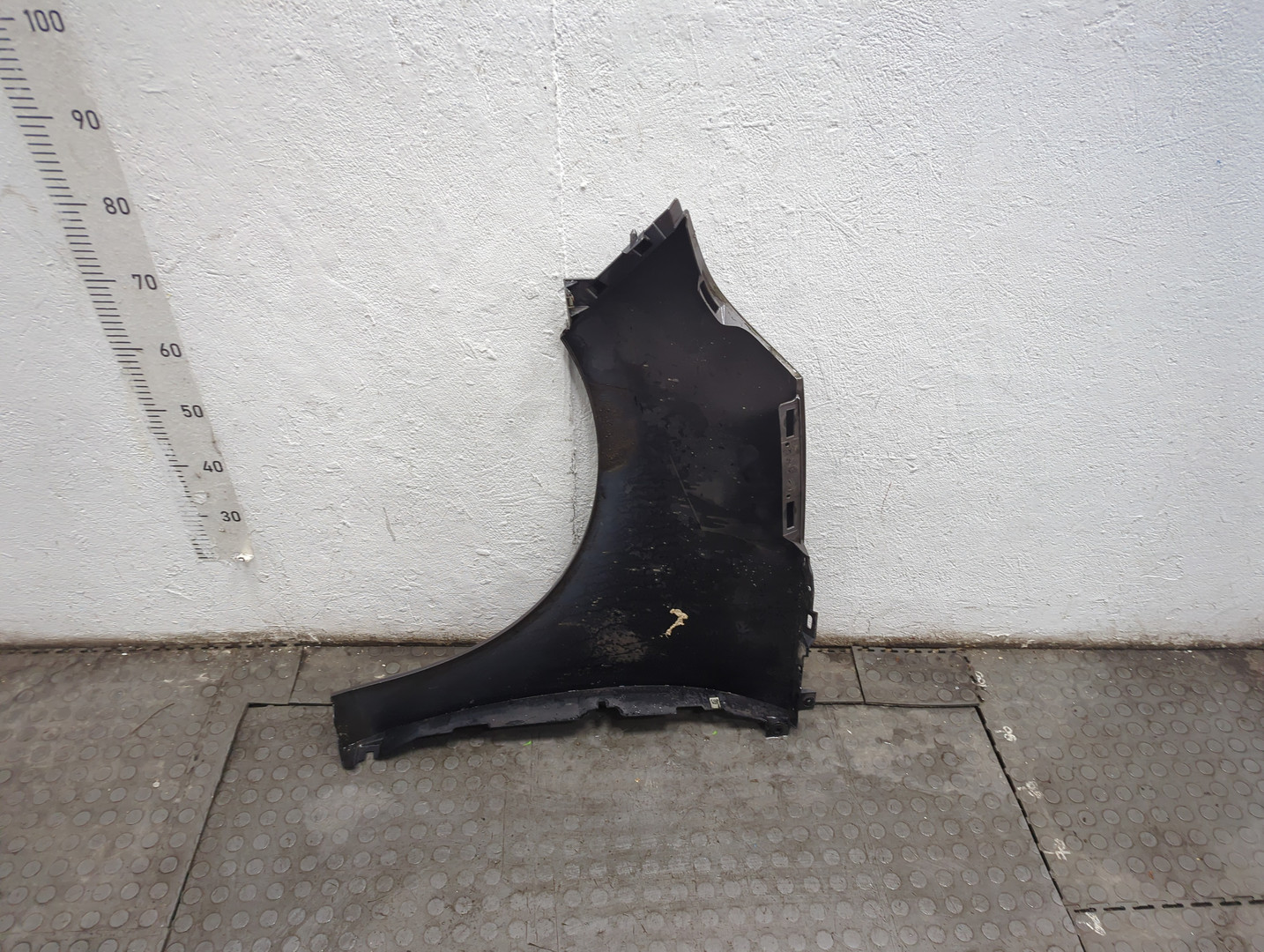 Крыло переднее правое