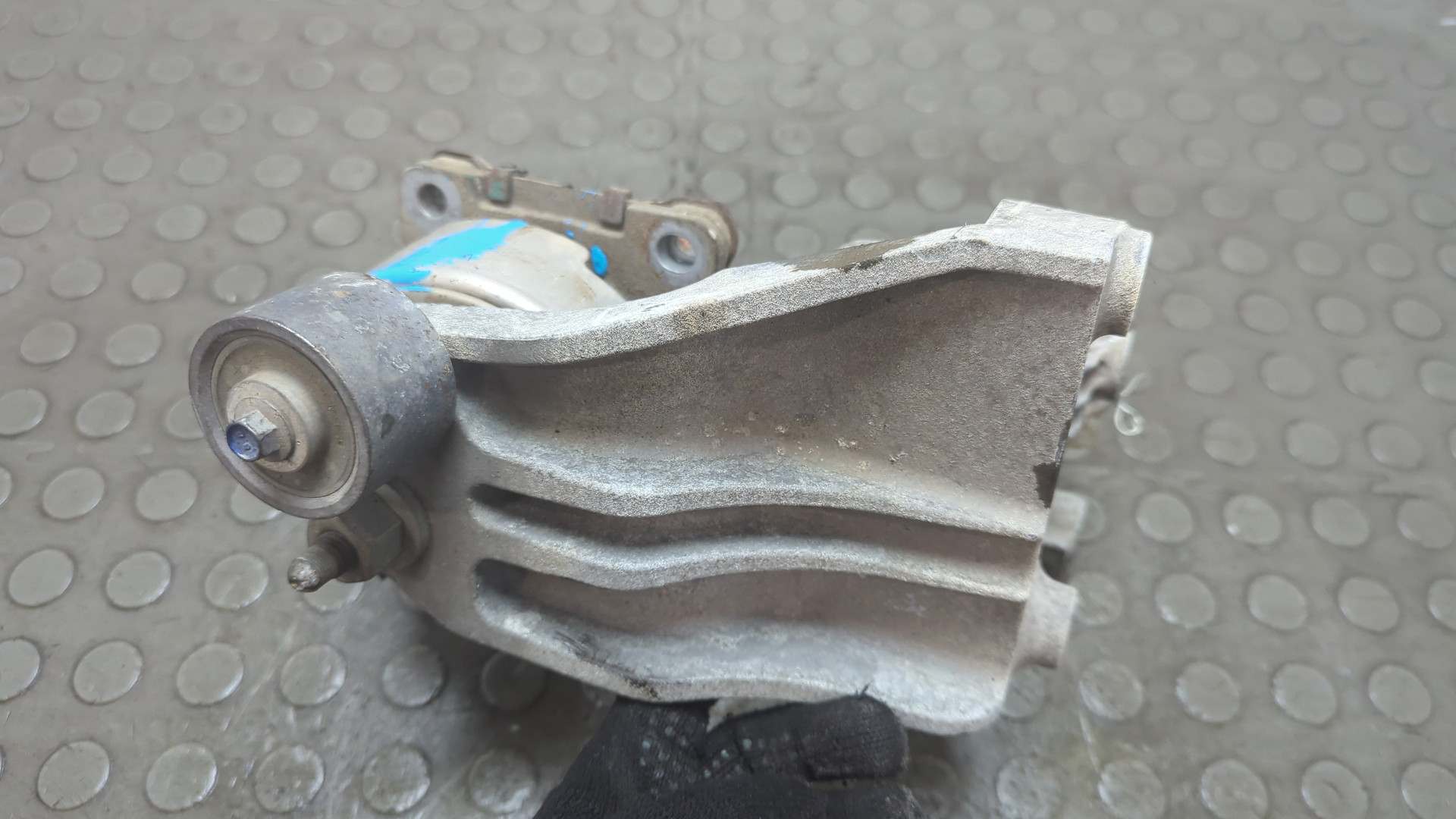 Опора двигателя правая