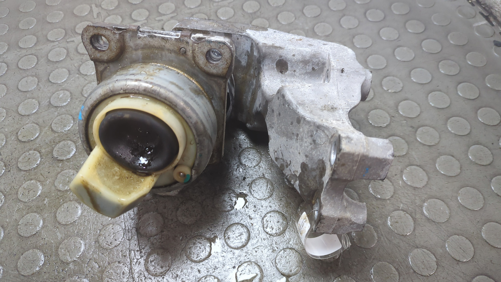 Опора двигателя правая