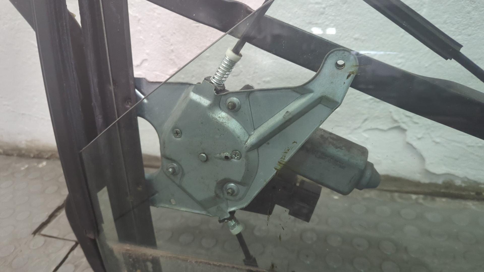 Стеклоподъемник электр. передний левый