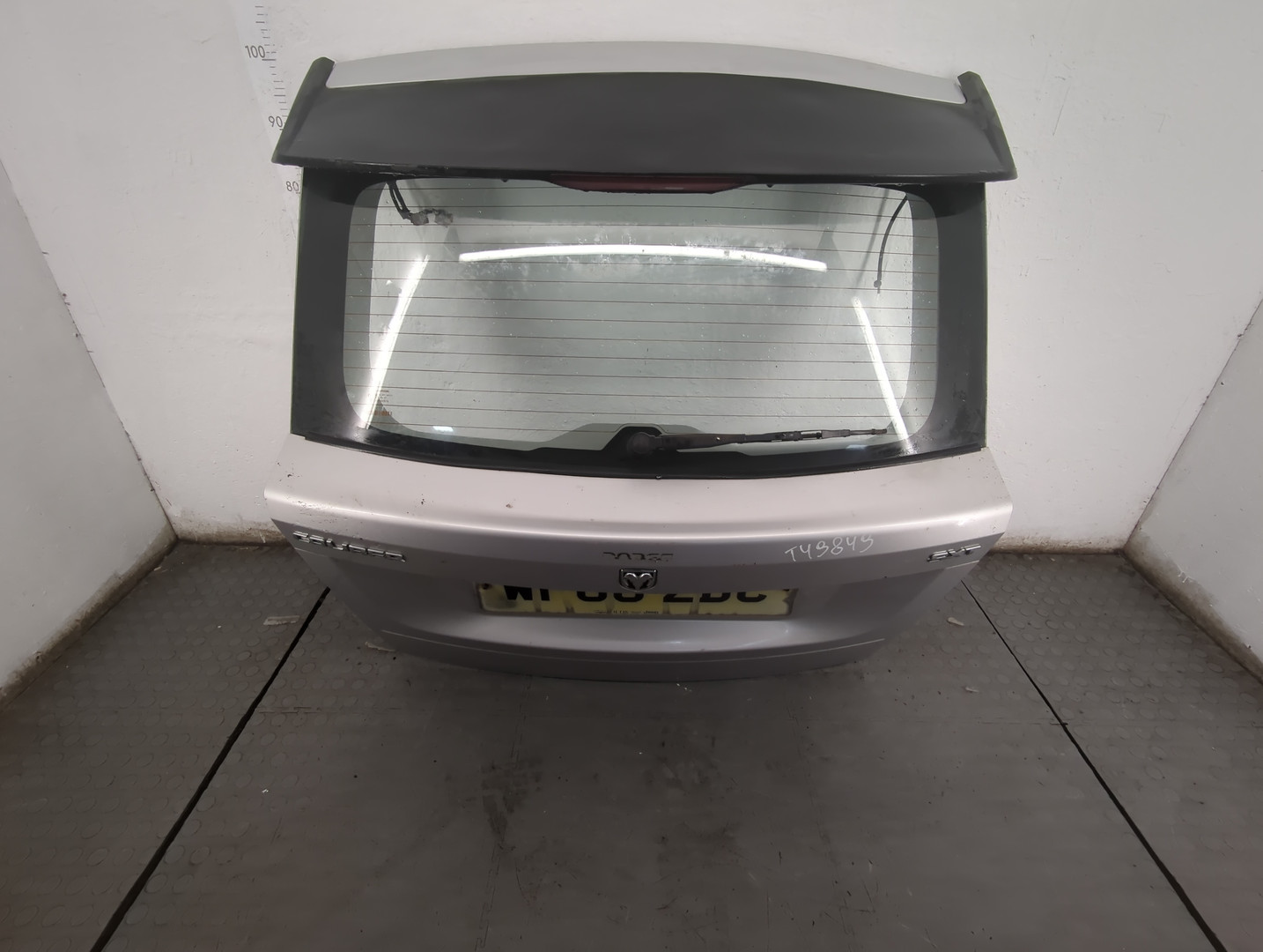 Дверь багажника