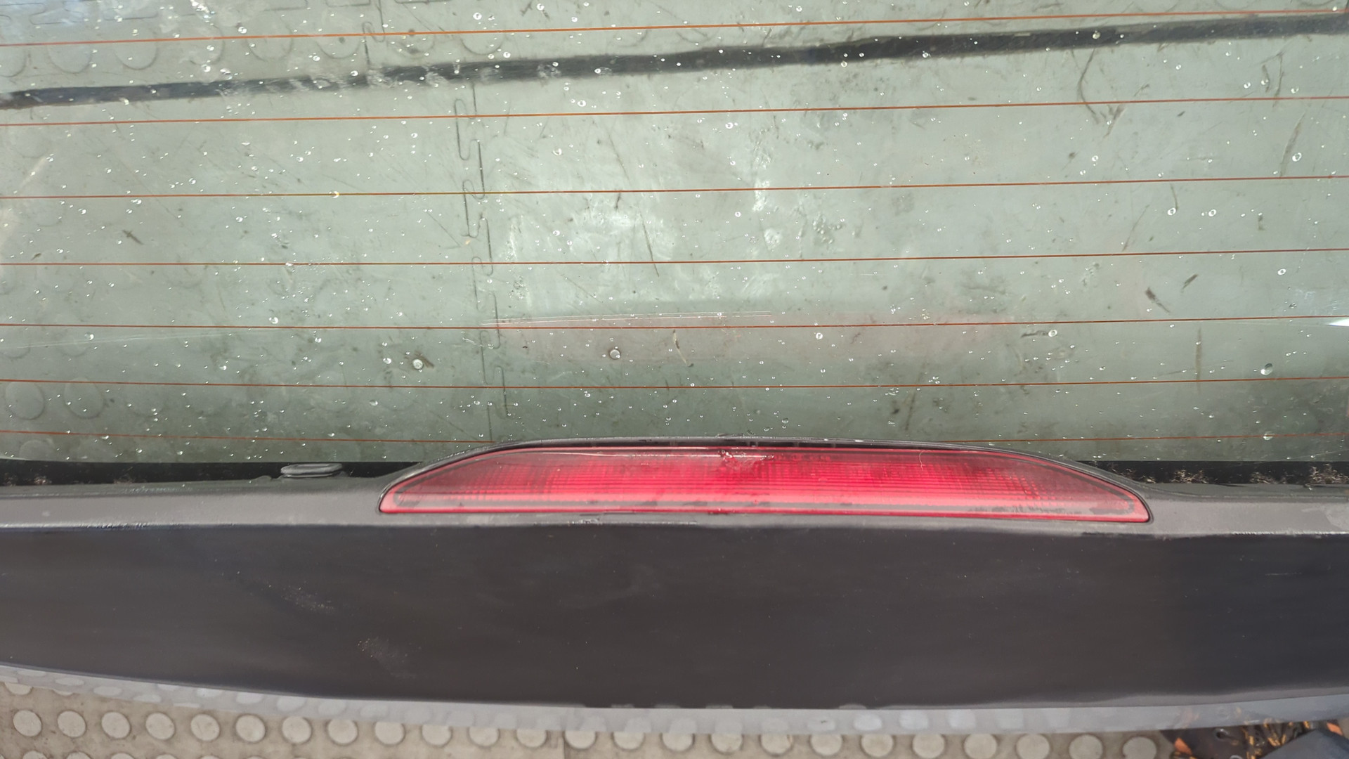 Дверь багажника