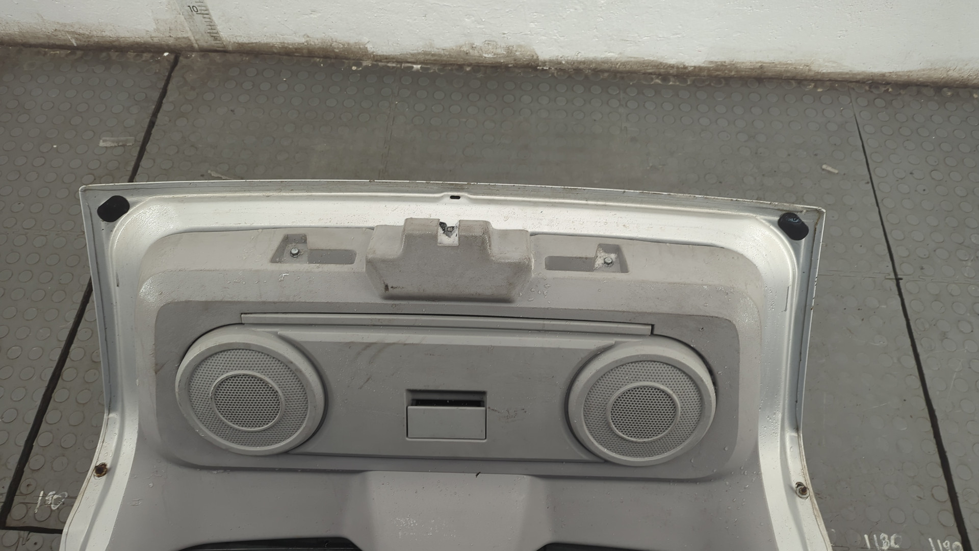 Дверь багажника