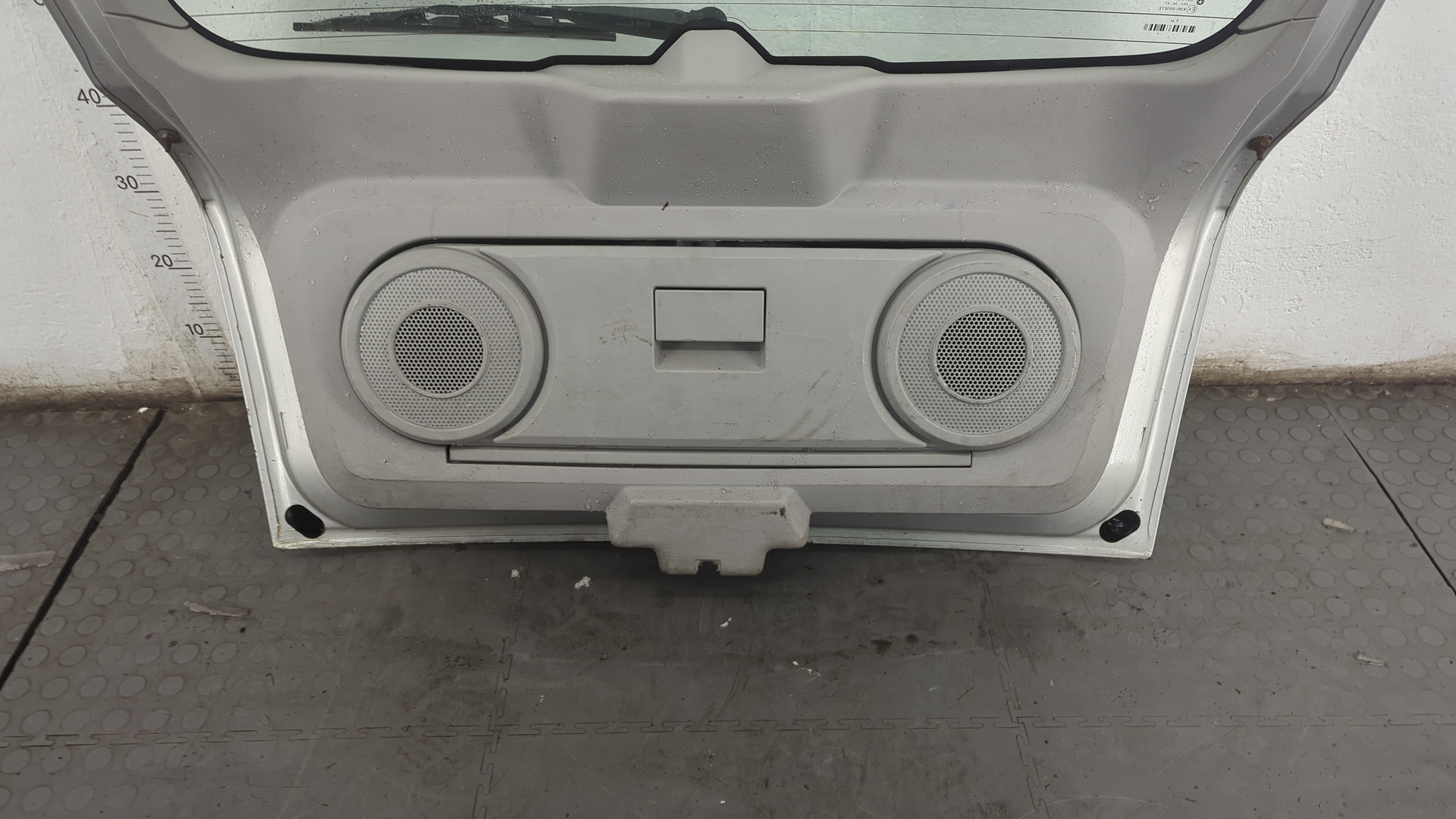 Дверь багажника