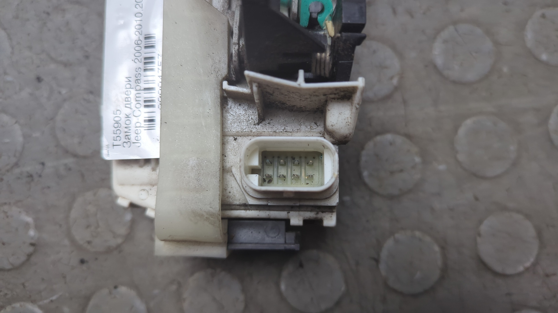 Замок двери задней левой
