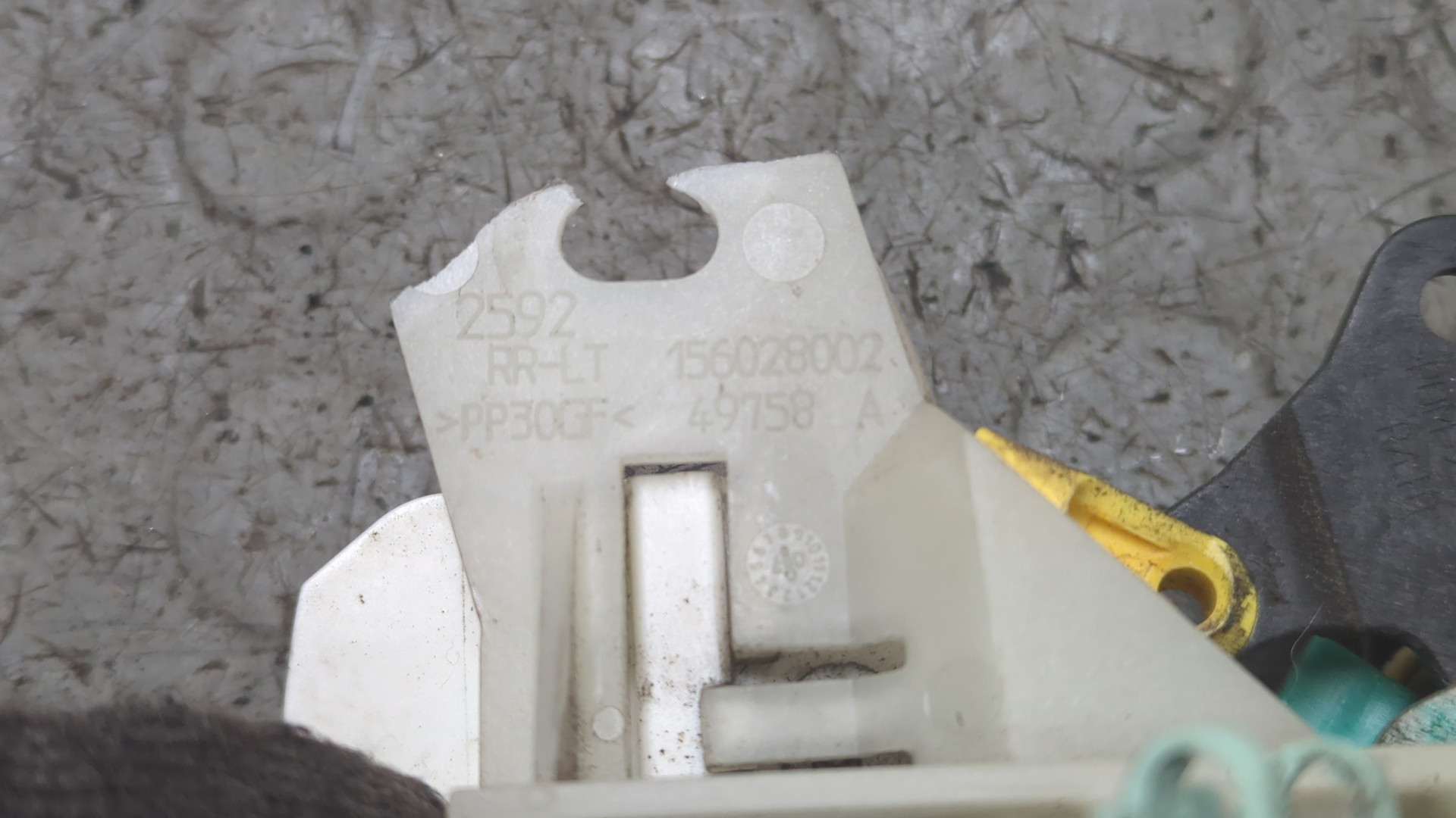 Замок двери задней левой