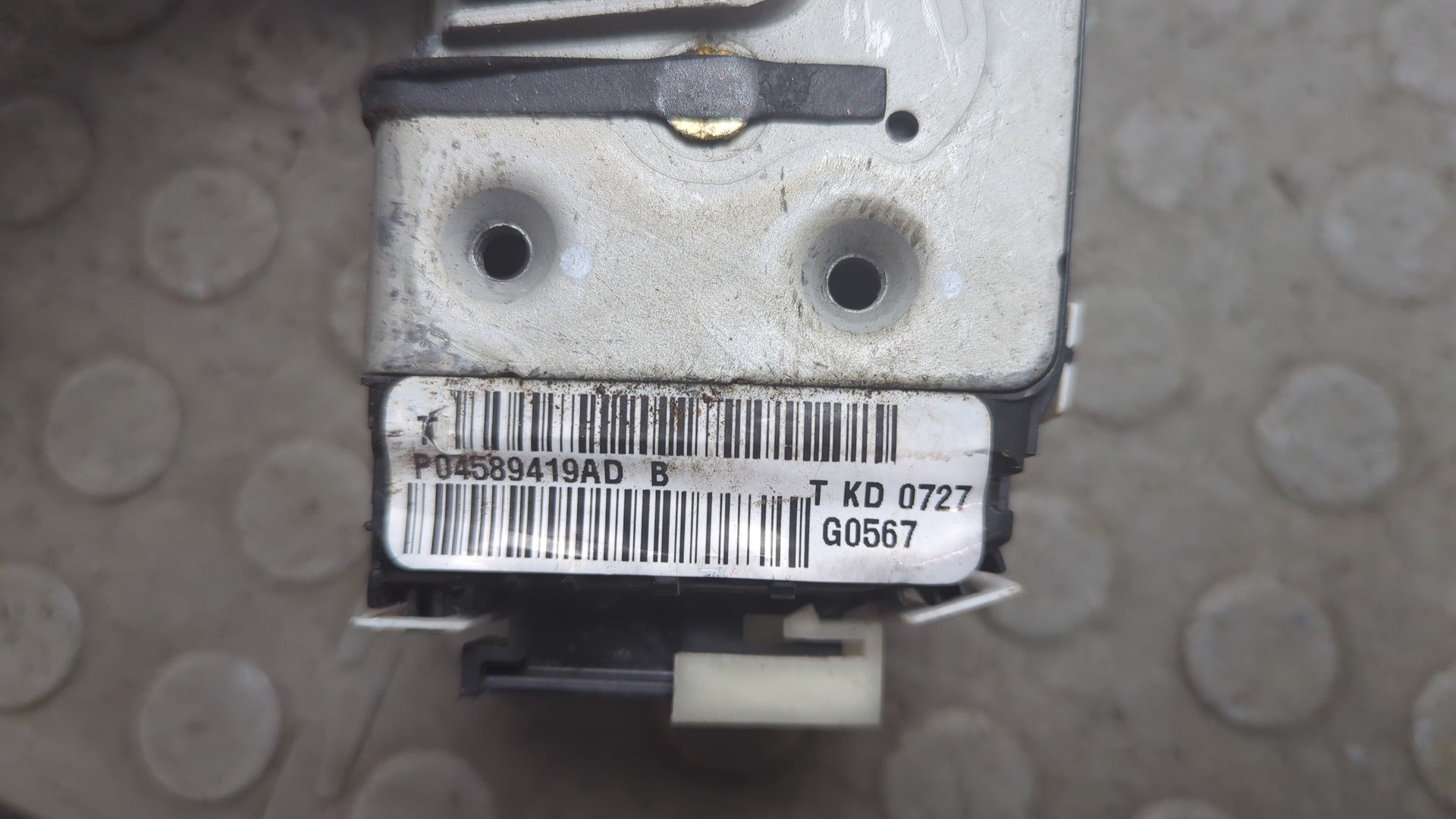 Замок двери задней левой