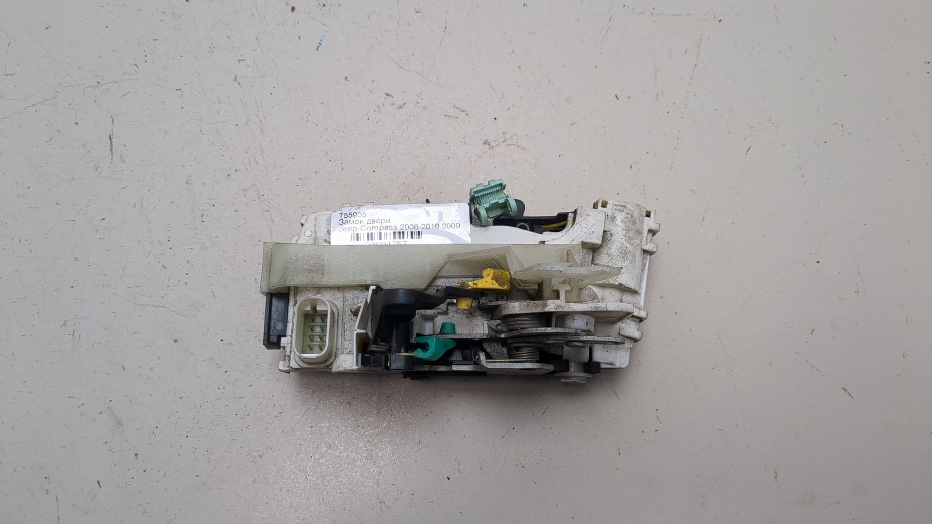 Замок двери задней левой