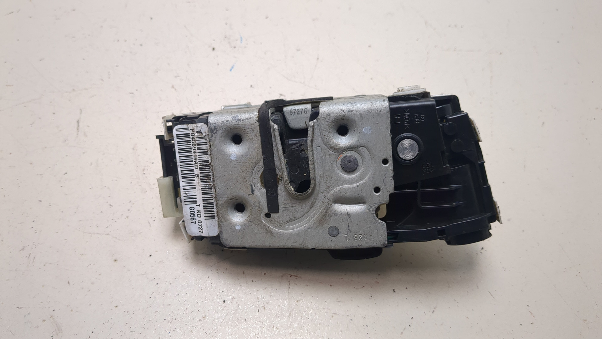 Замок двери задней левой