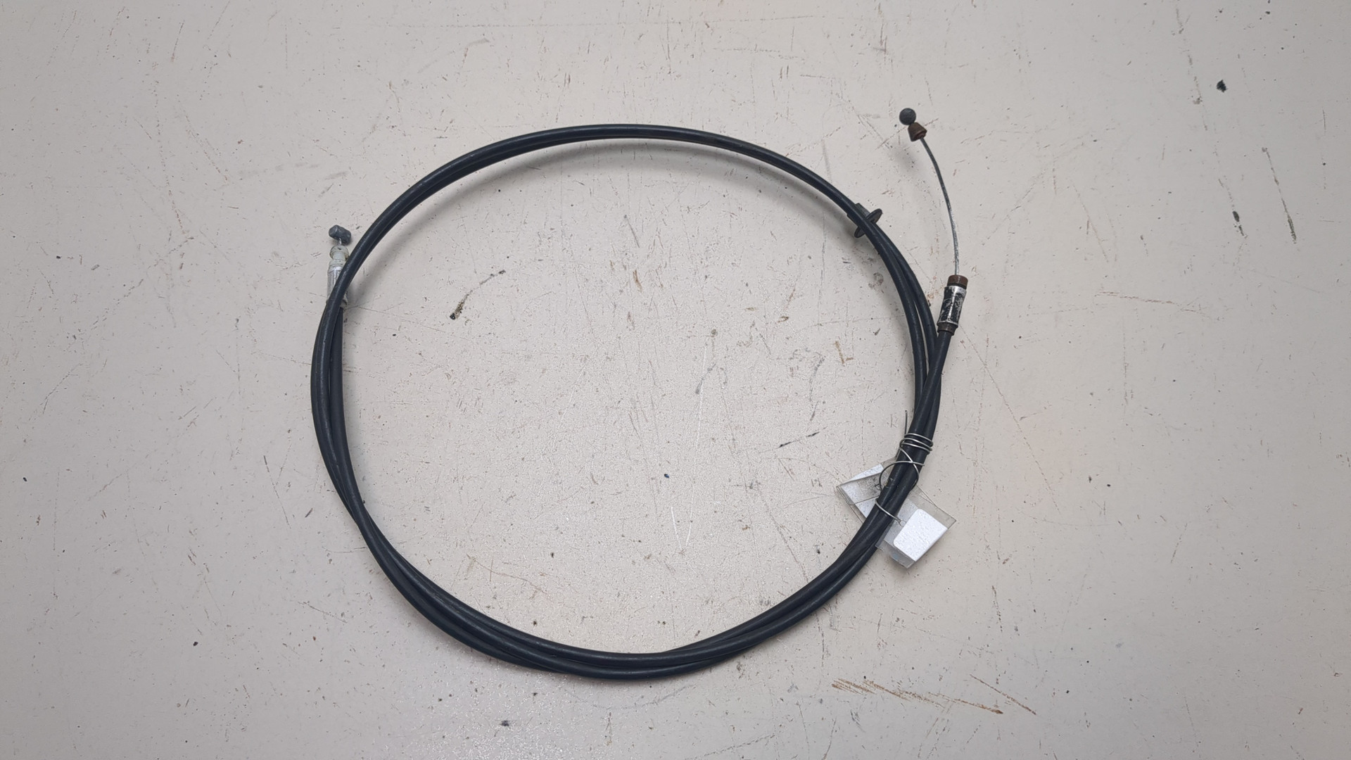 Трос открывания капота