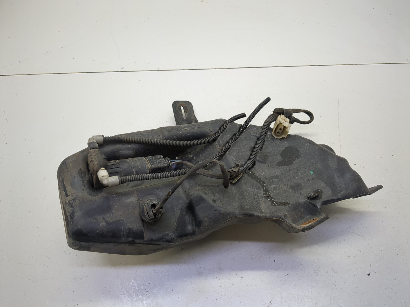 Бачок омывателя лобового стекла