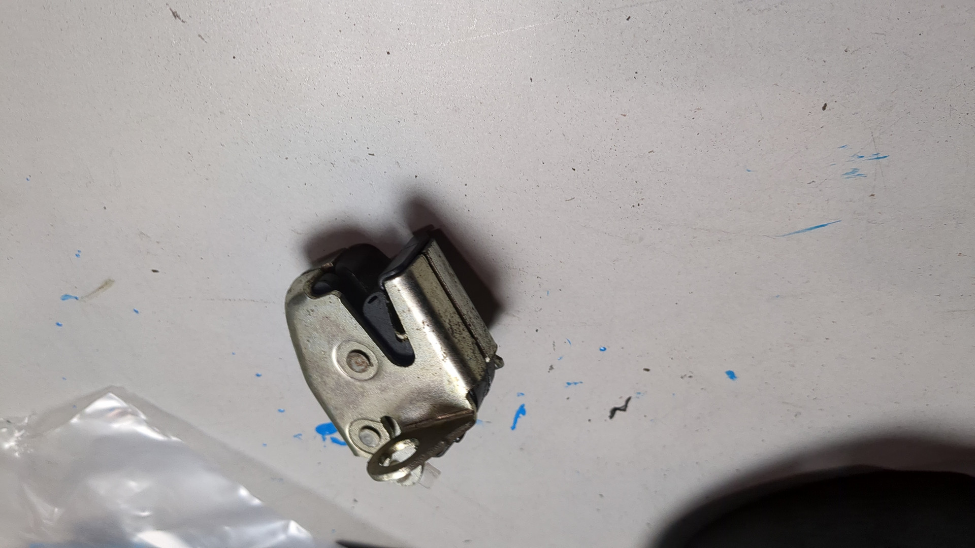 Замок двери задней правой