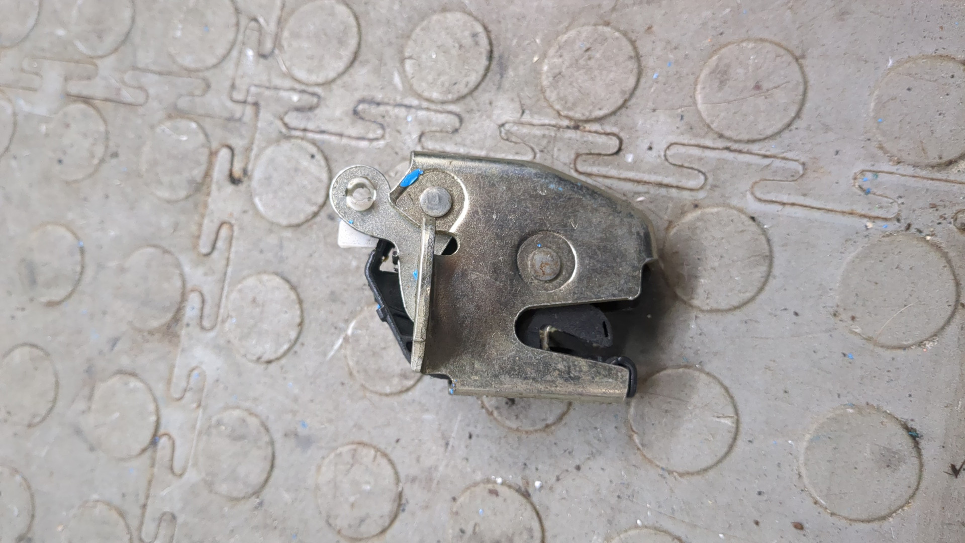 Замок двери задней правой