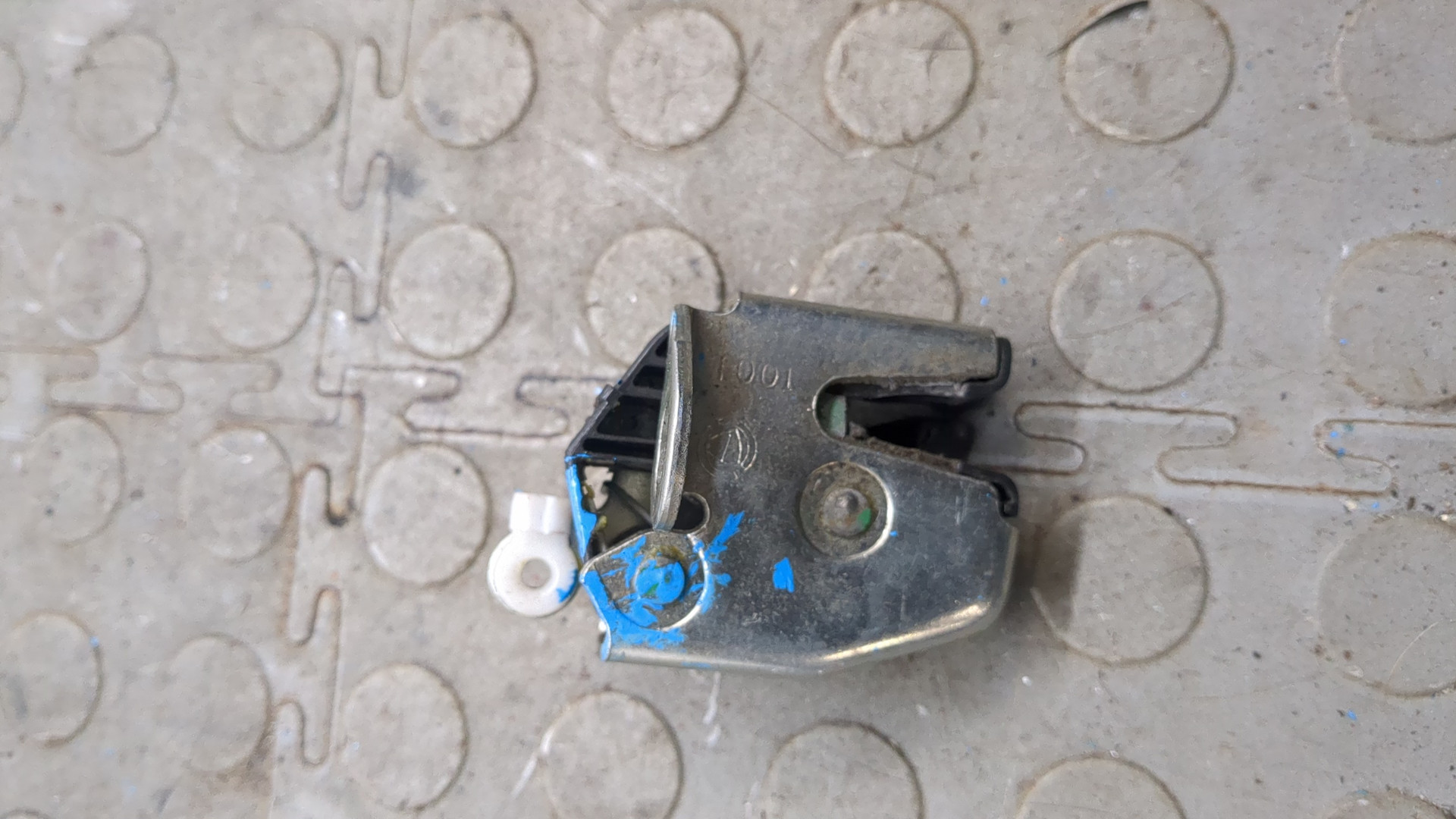 Замок двери задней правой