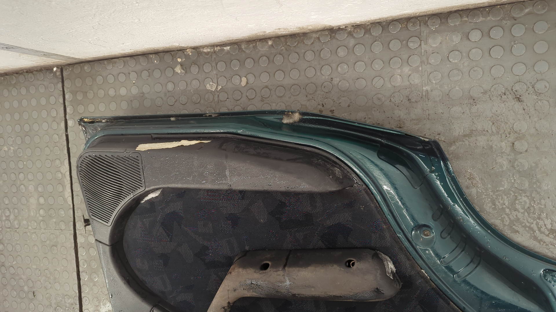 Дверь задняя левая