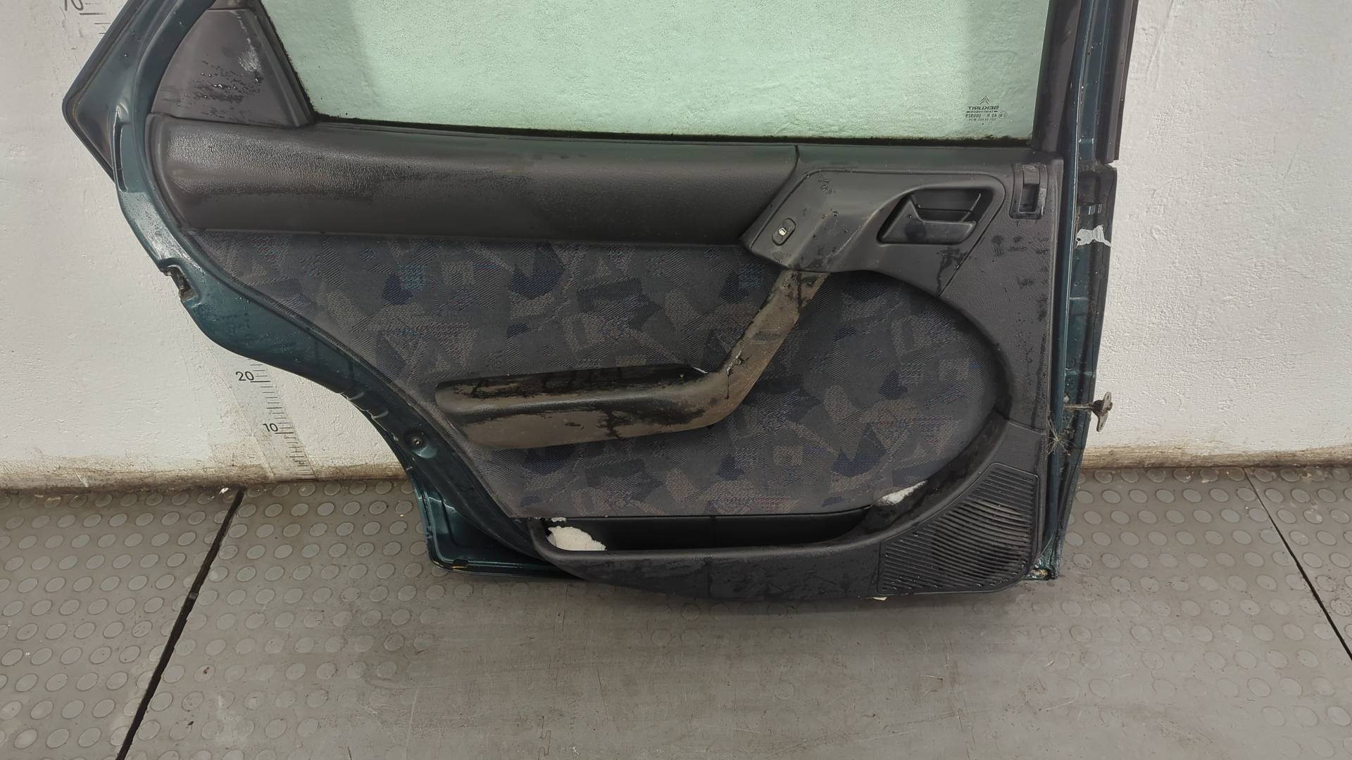 Дверь задняя левая