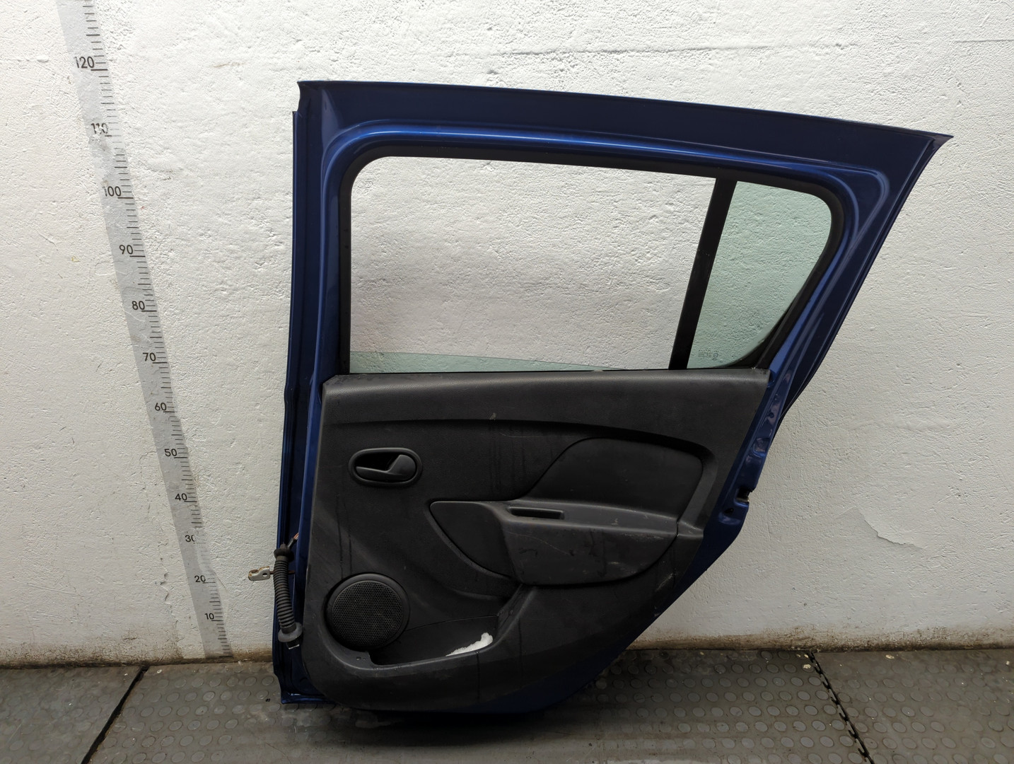 Дверь задняя правая