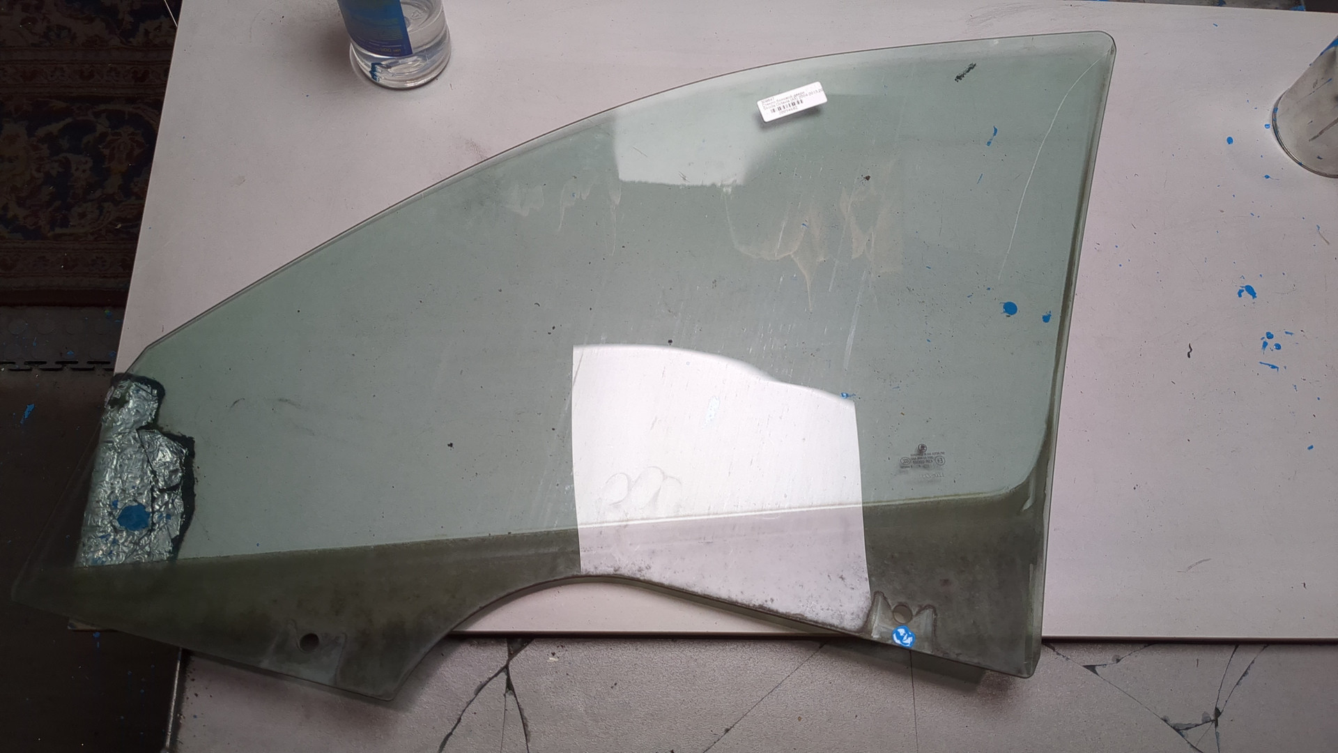 Стекло двери передней правой