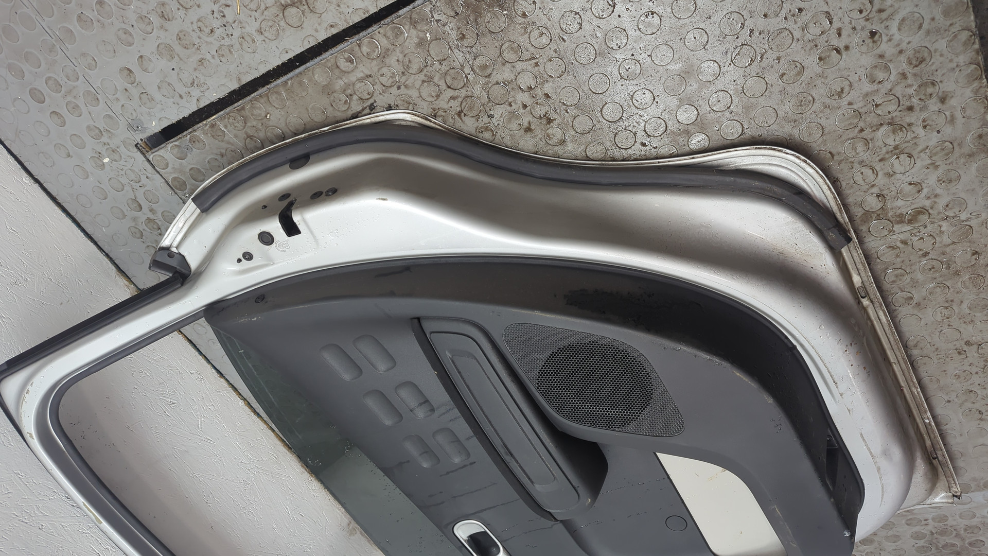 Дверь задняя правая