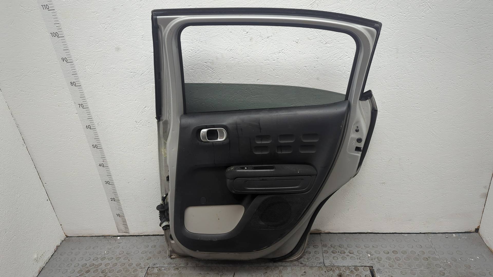 Дверь задняя правая