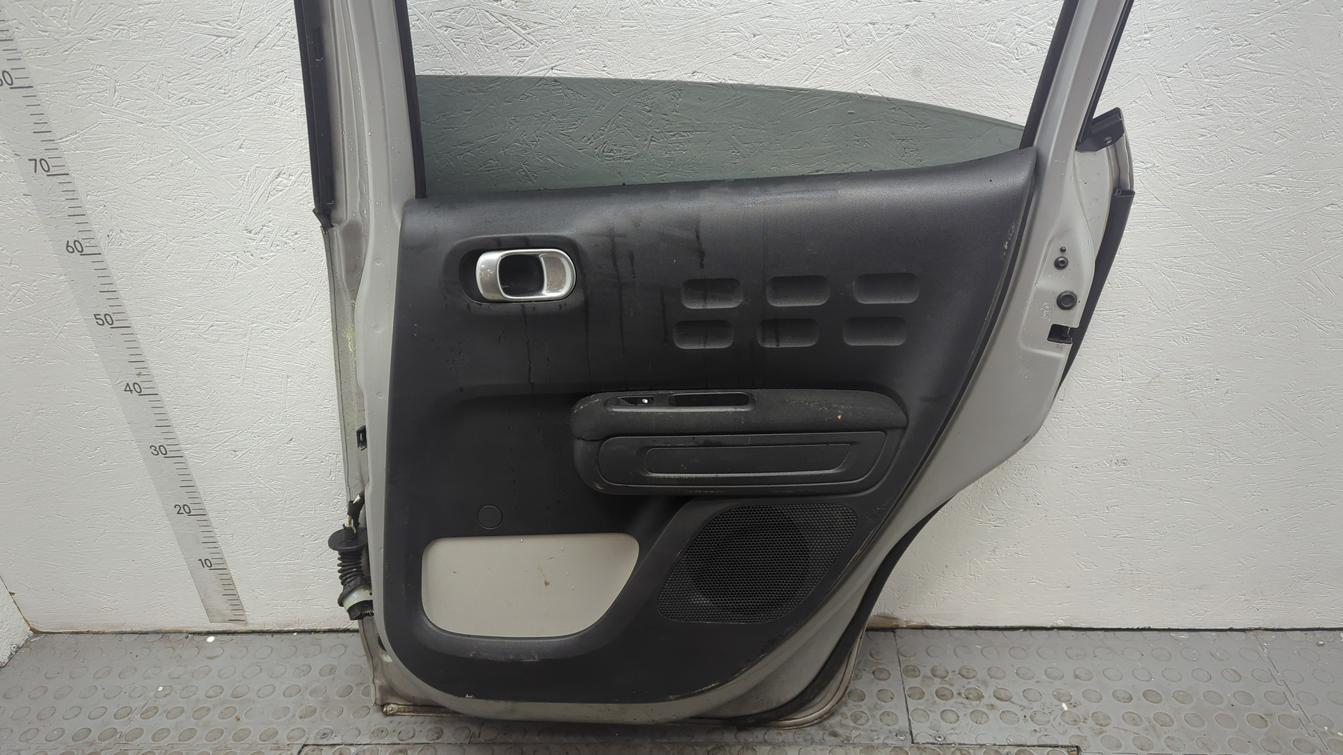 Дверь задняя правая