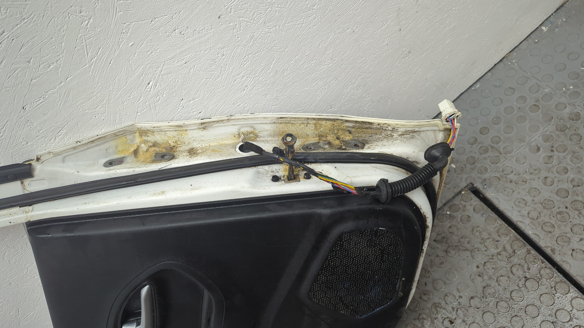 Дверь задняя левая