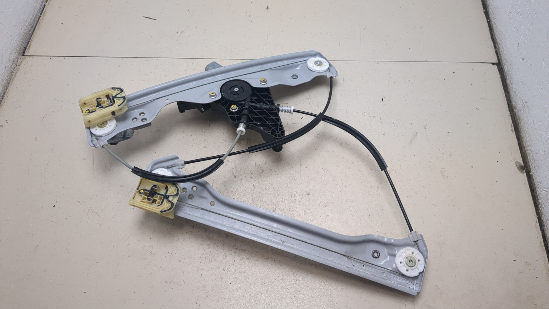 Стеклоподъемник электр. передний левый