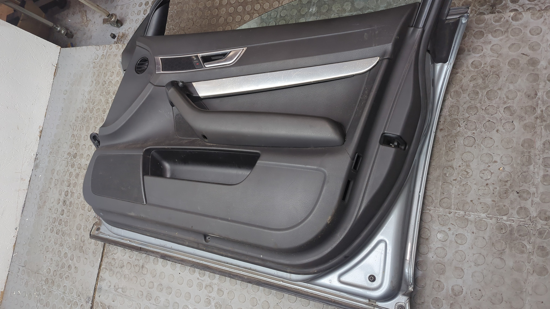 Дверь передняя правая