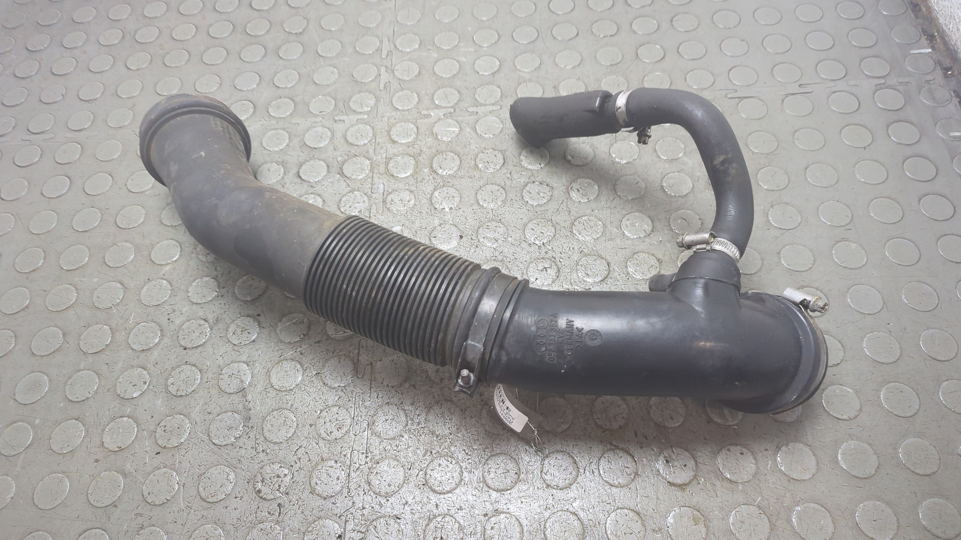 Патрубок воздушного фильтра