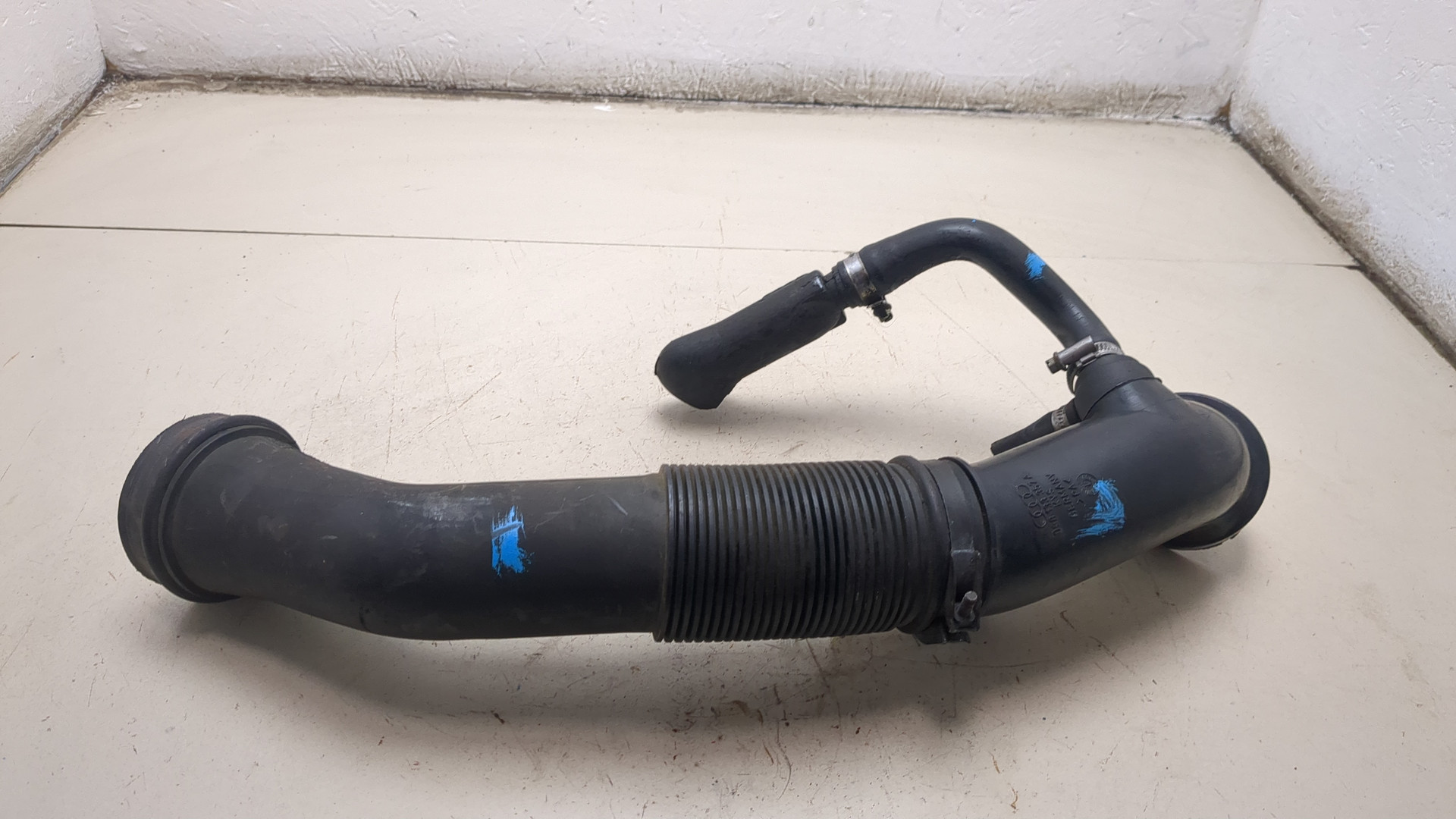 Патрубок воздушного фильтра