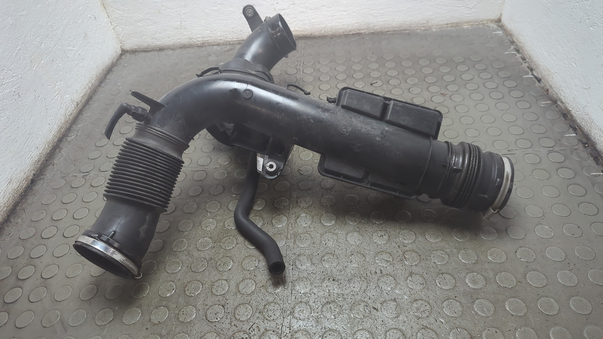 Патрубок воздушного фильтра