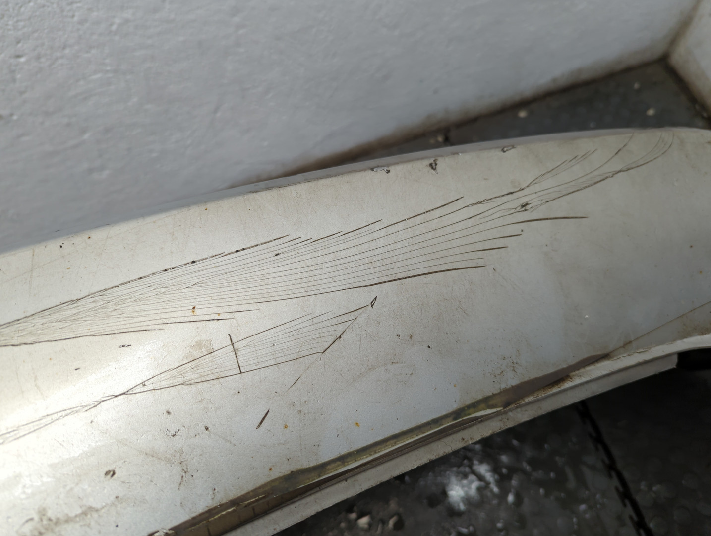 Бампер задний