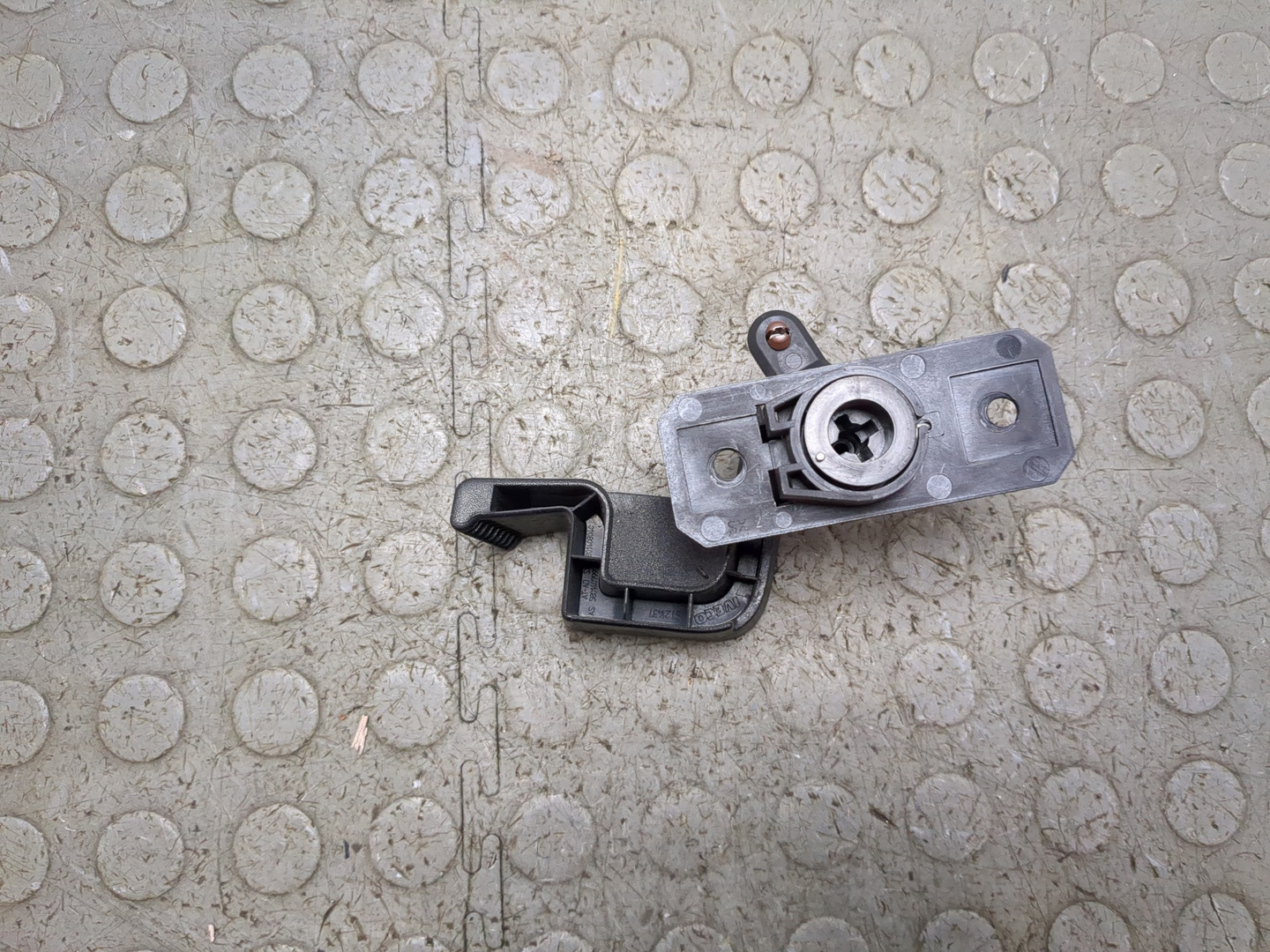 Ручка двери передней внутренняя левая