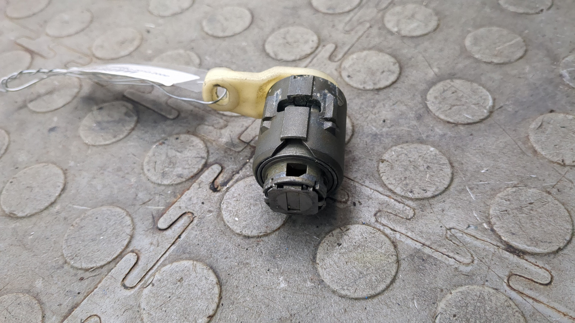 Вставка замка двери