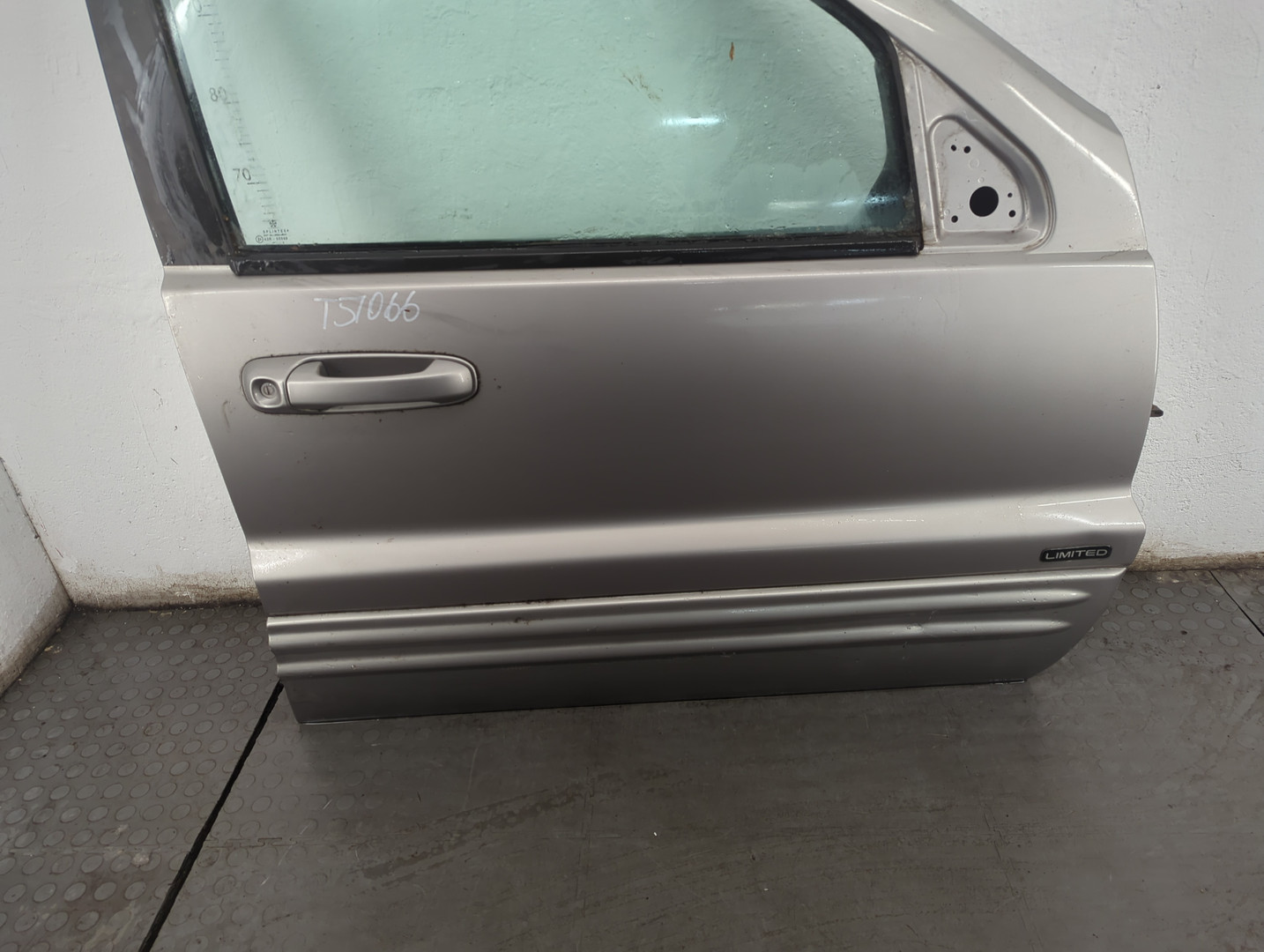 Дверь передняя правая