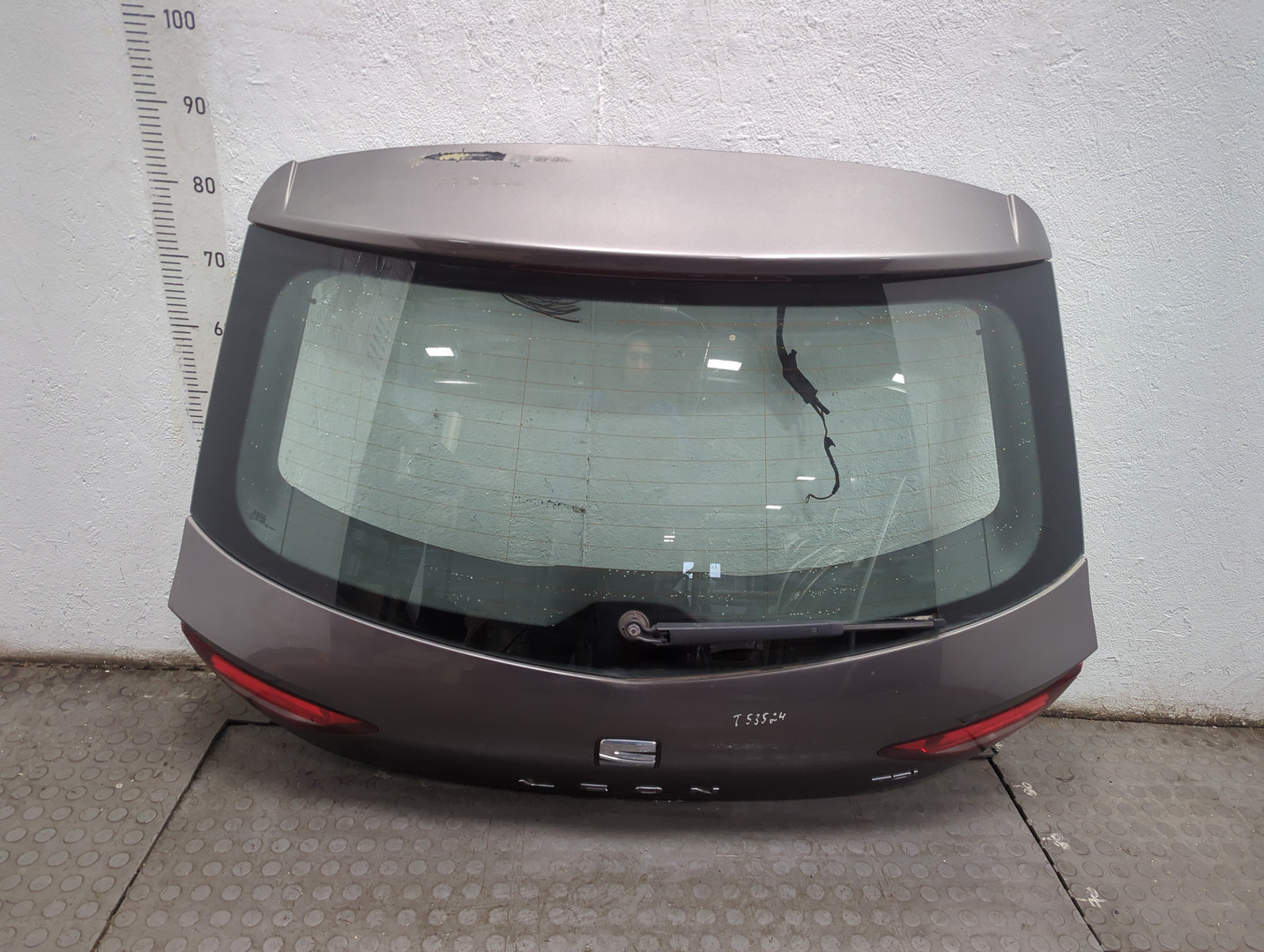 Дверь багажника