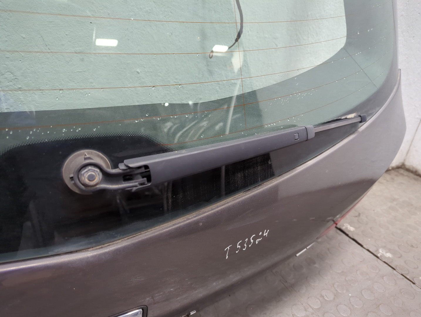 Дверь багажника