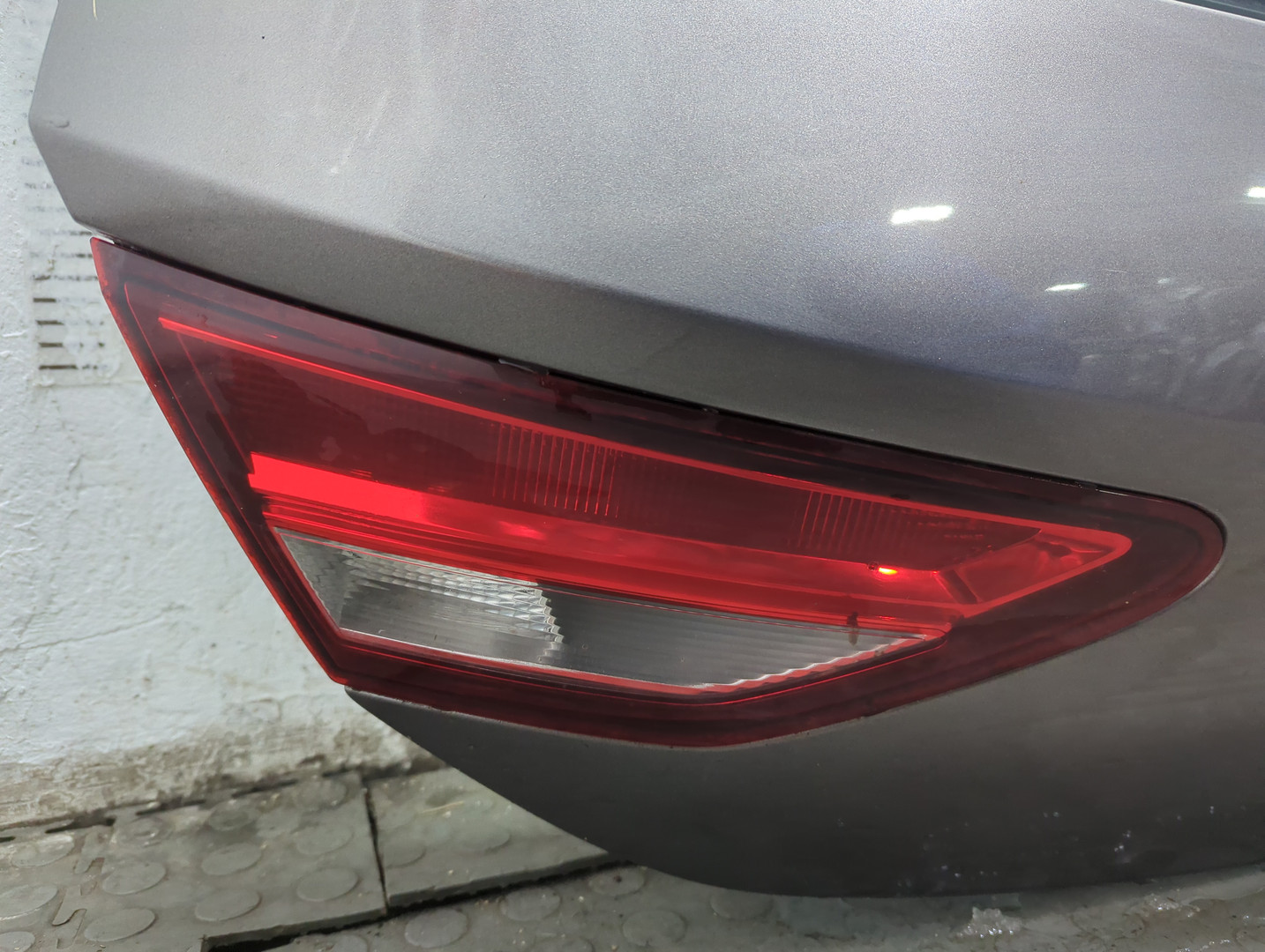 Дверь багажника