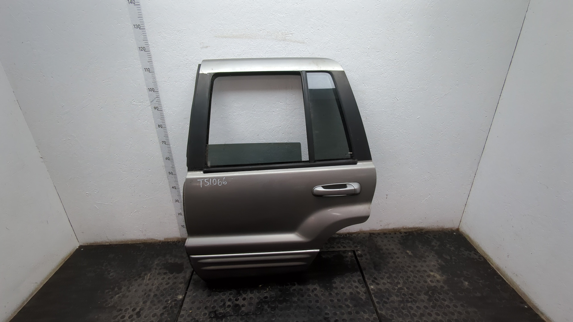 Дверь задняя левая