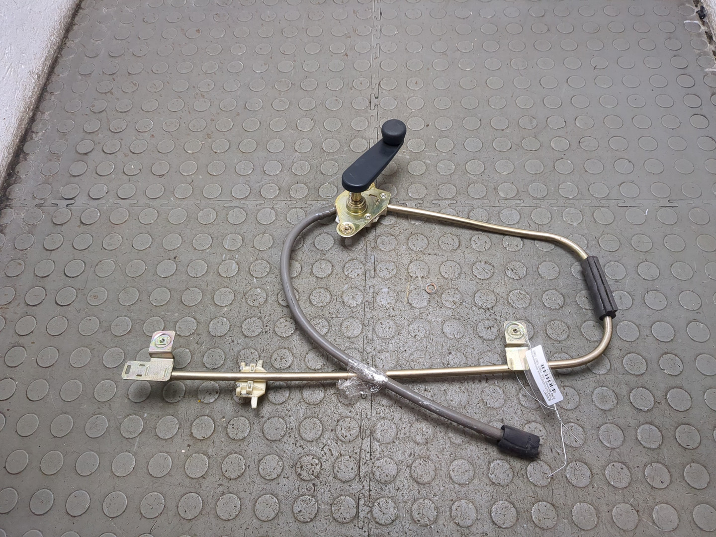 Стеклоподъемник механ. задний правый