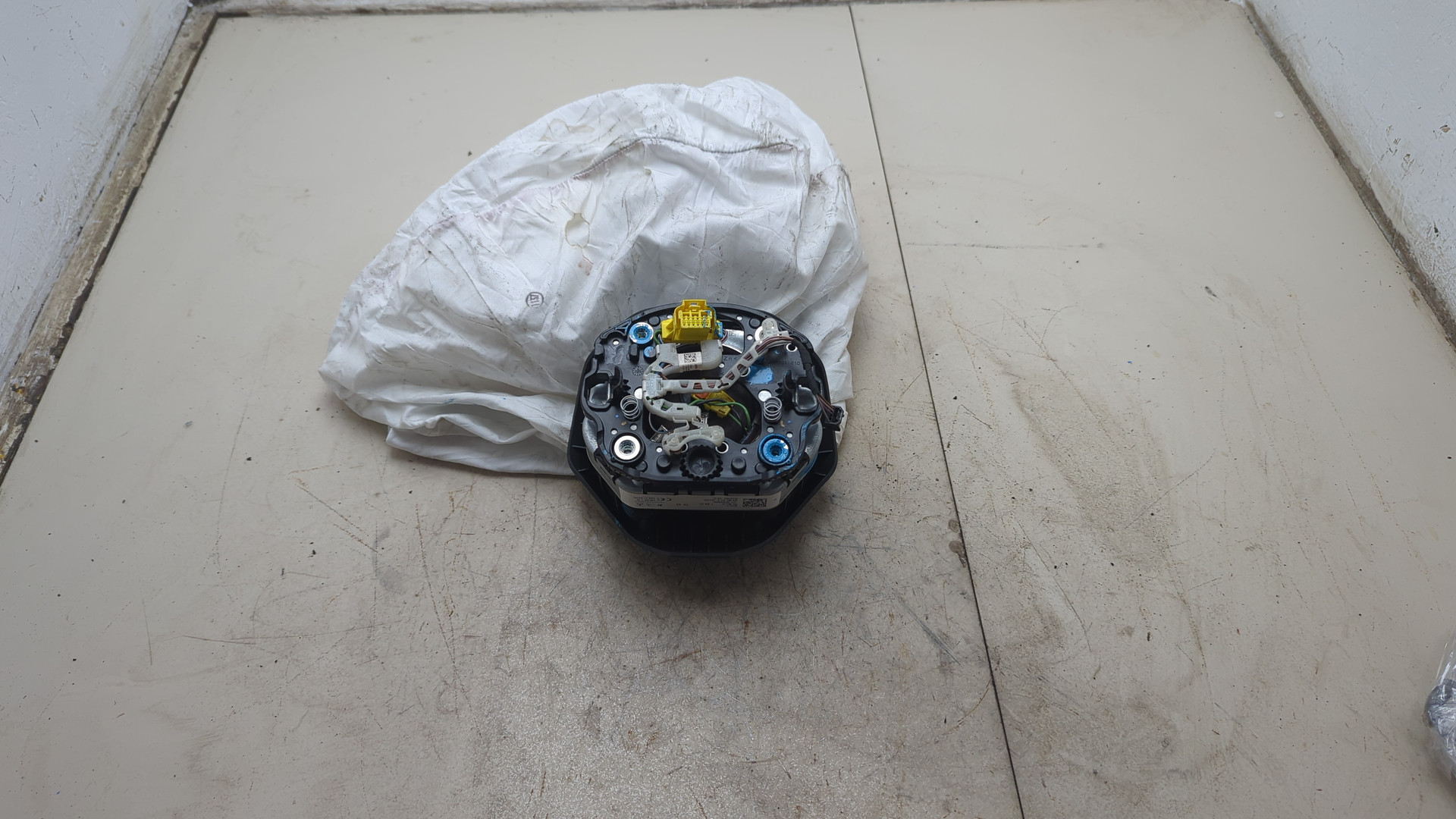 Подушка безопасности в рулевое колесо