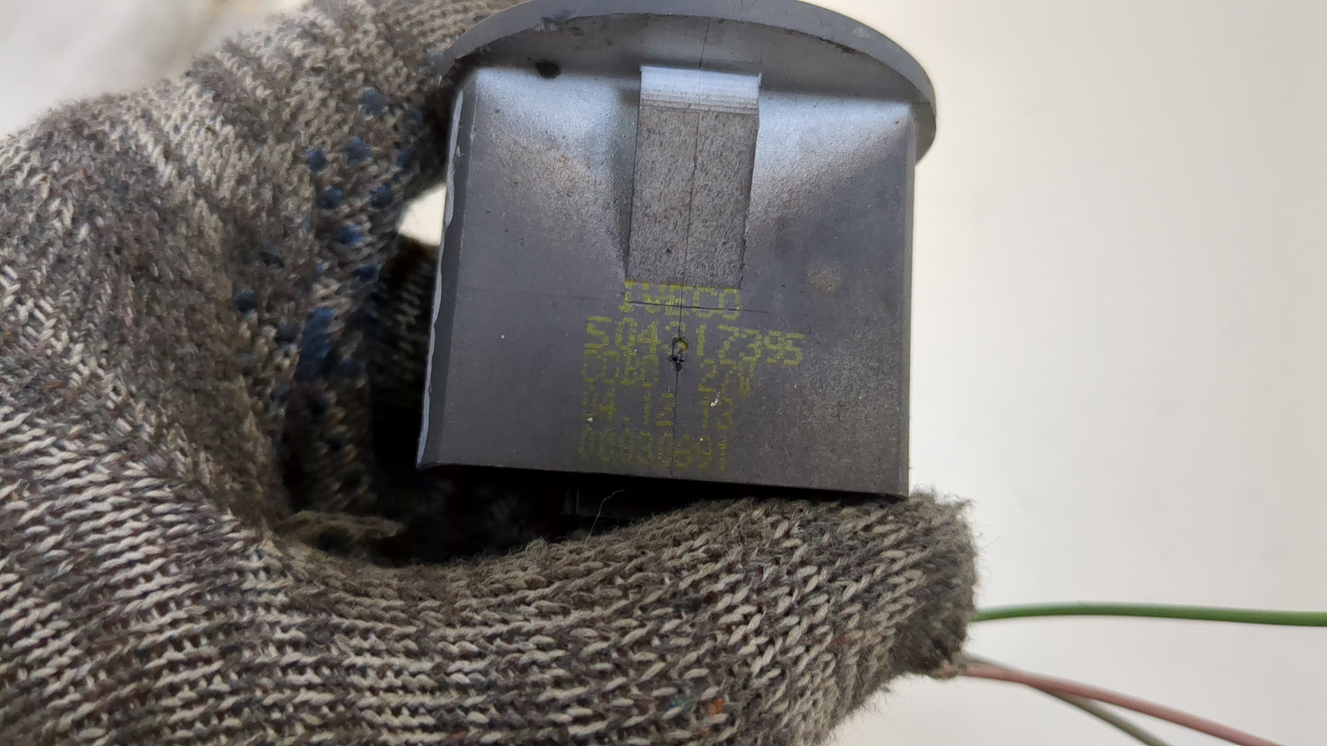 Кнопка корректора фар