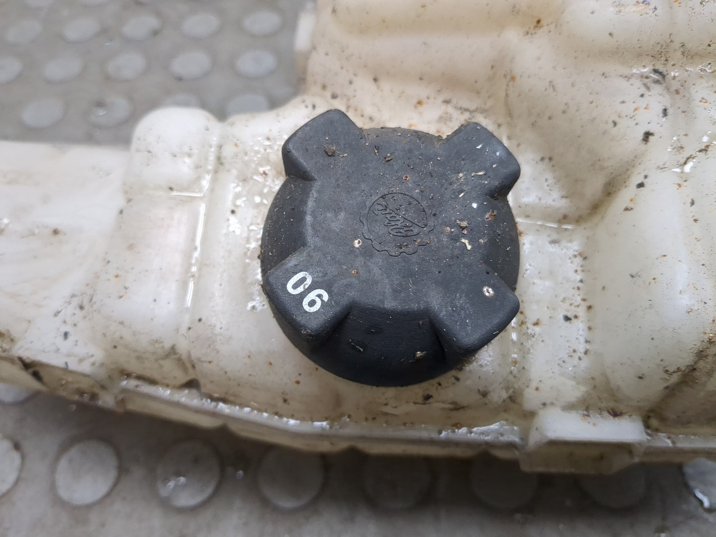 Бачок расширительный