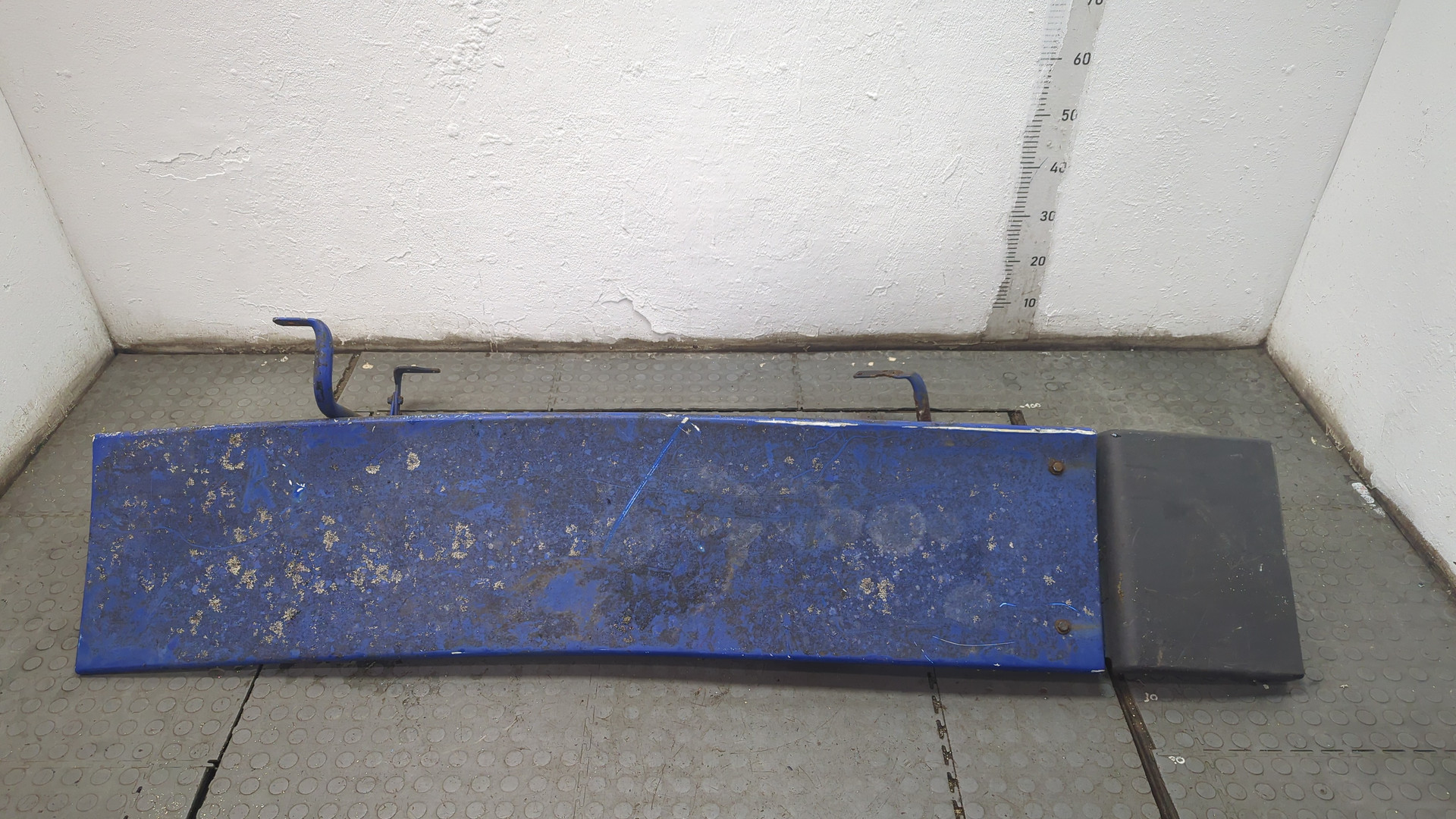 Спойлер переднего бампера левый